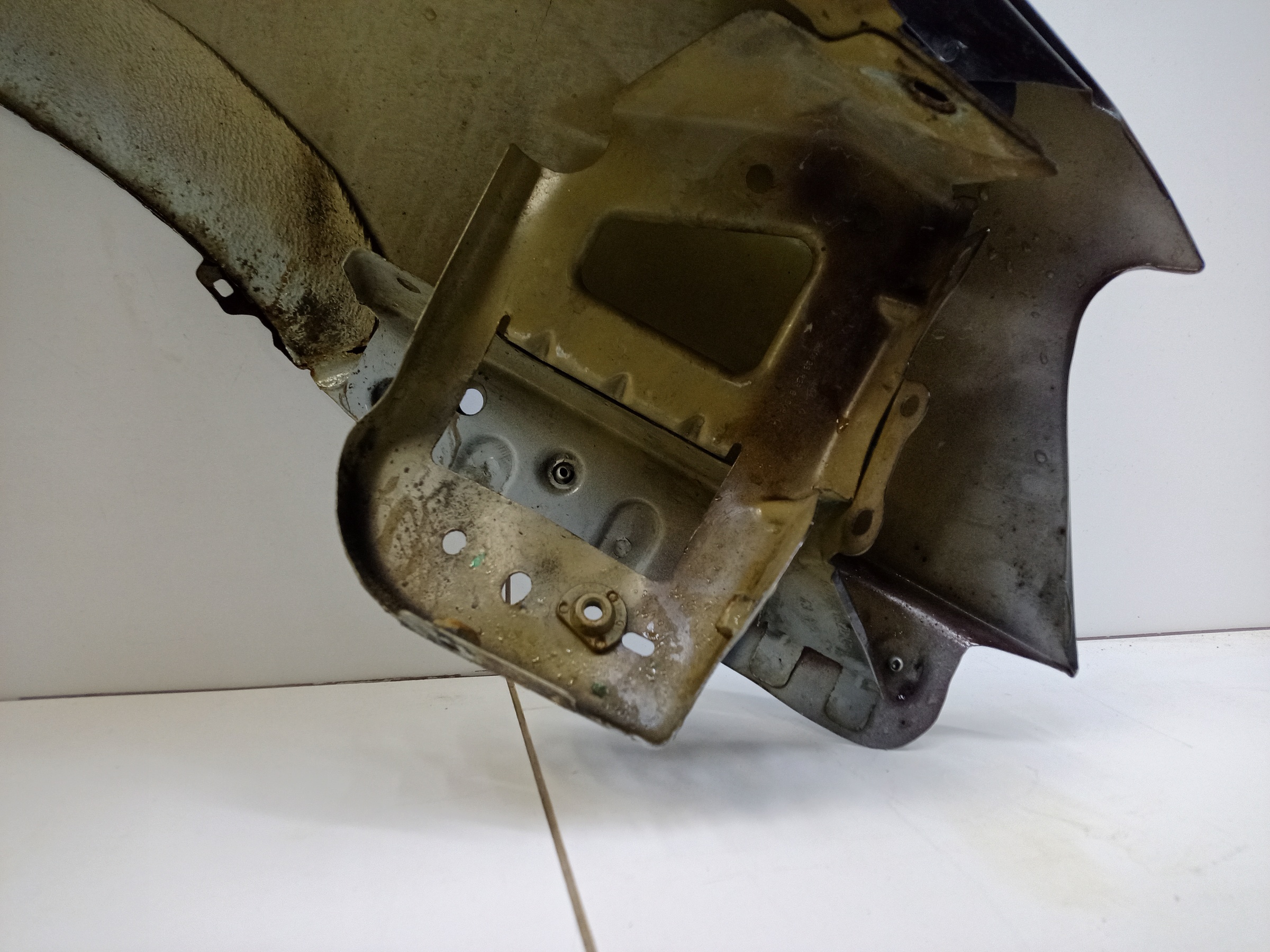 Крыло переднее левое Renault Duster 1