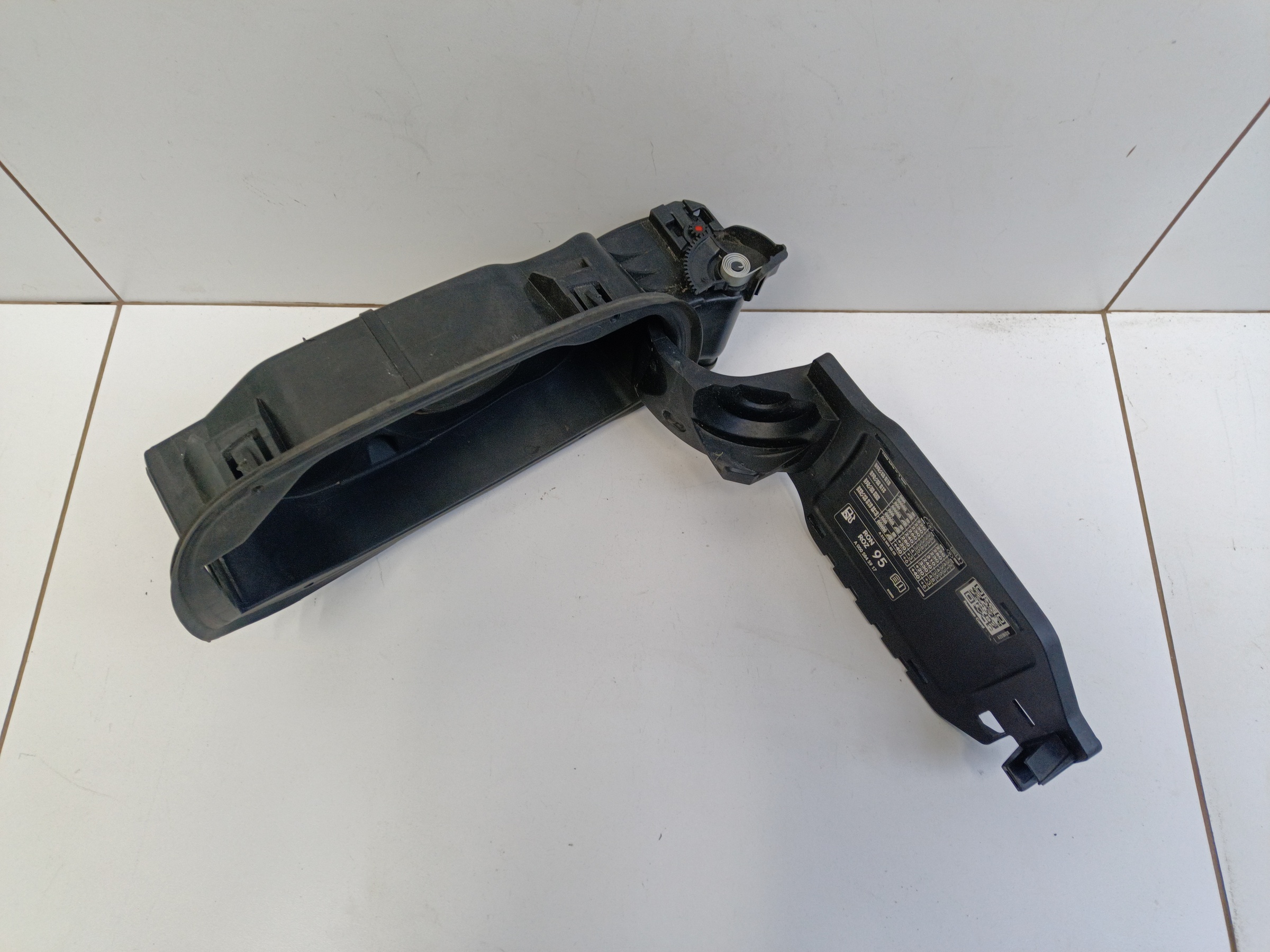 Лючок бензобака Mercedes Benz E-Klasse W213