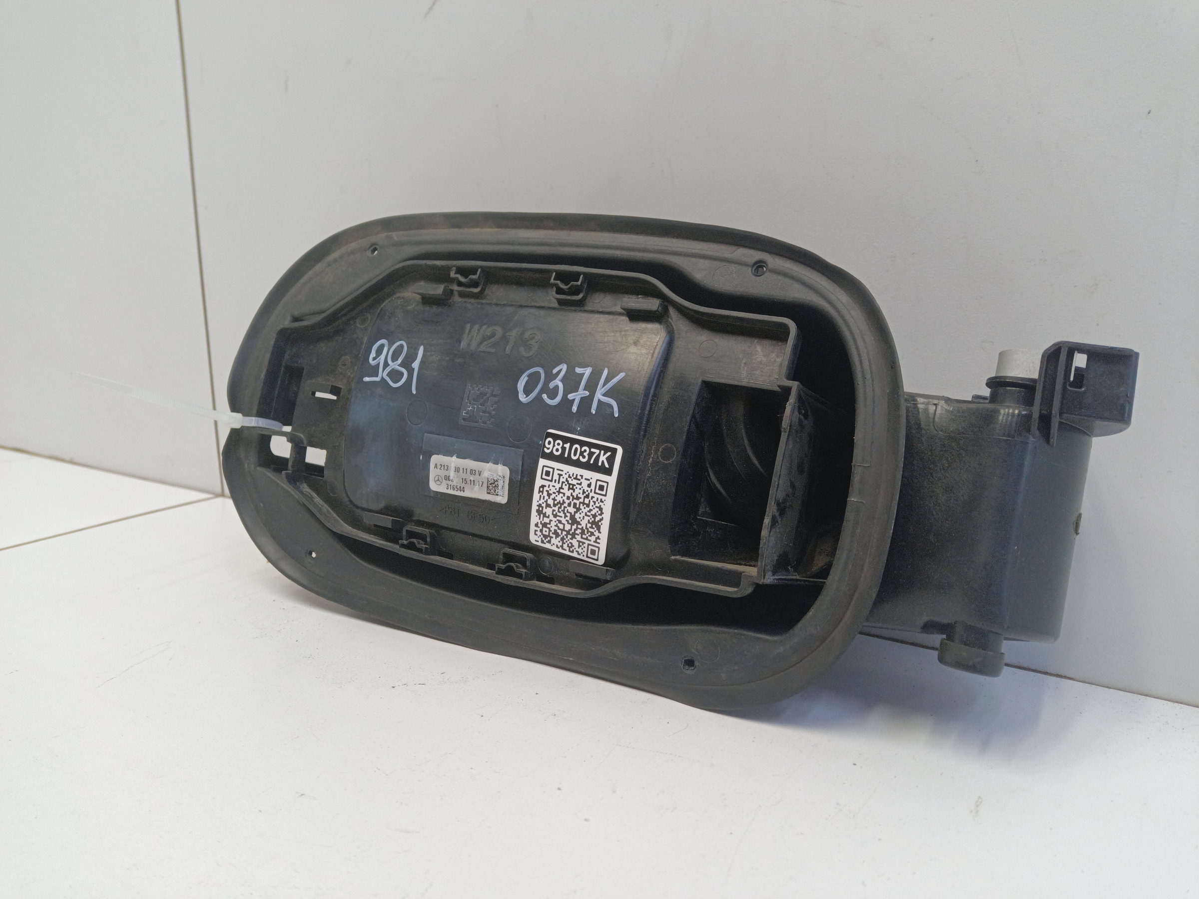 Лючок бензобака Mercedes Benz E-Klasse W213