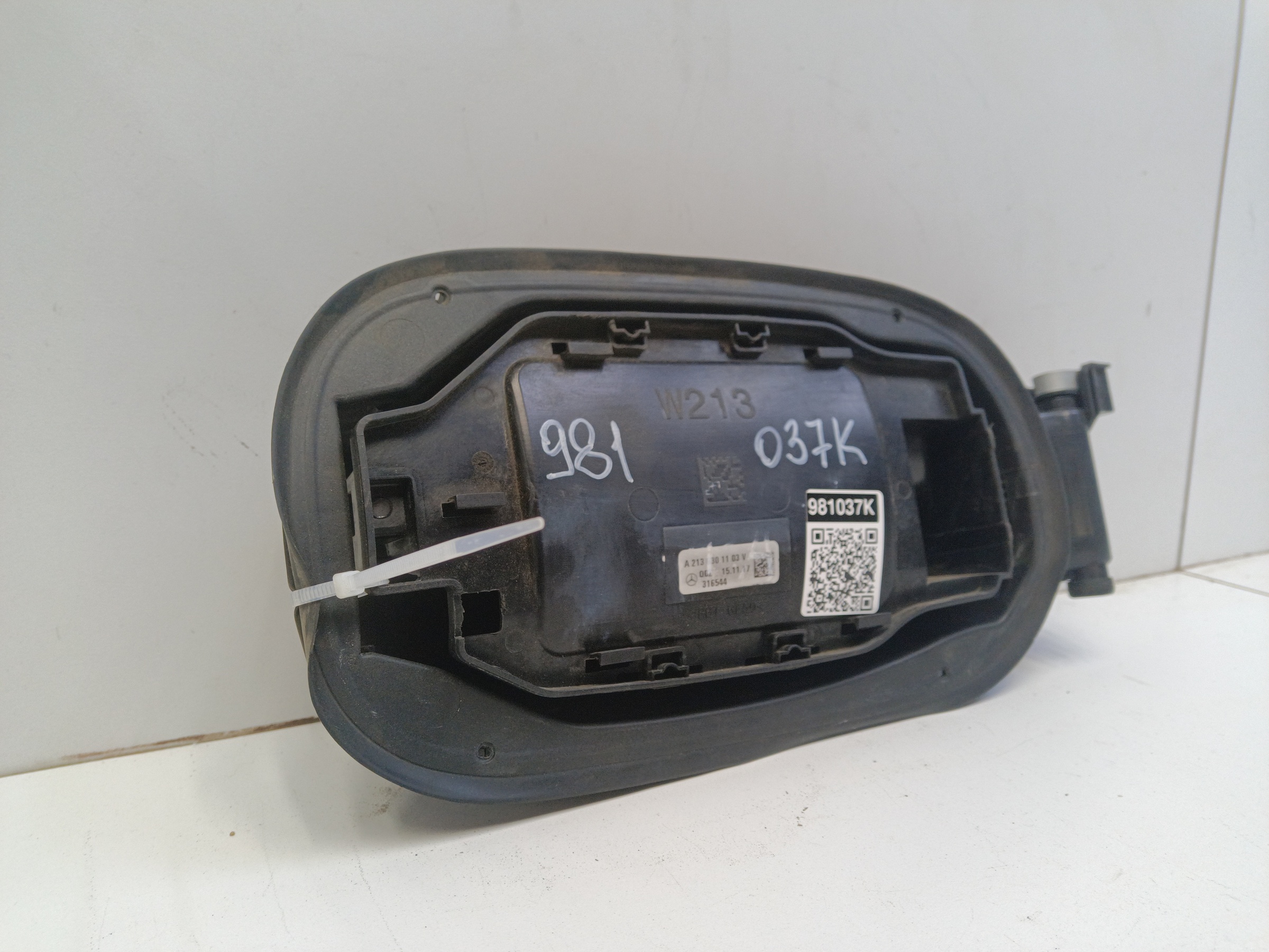 Лючок бензобака Mercedes Benz E-Klasse W213