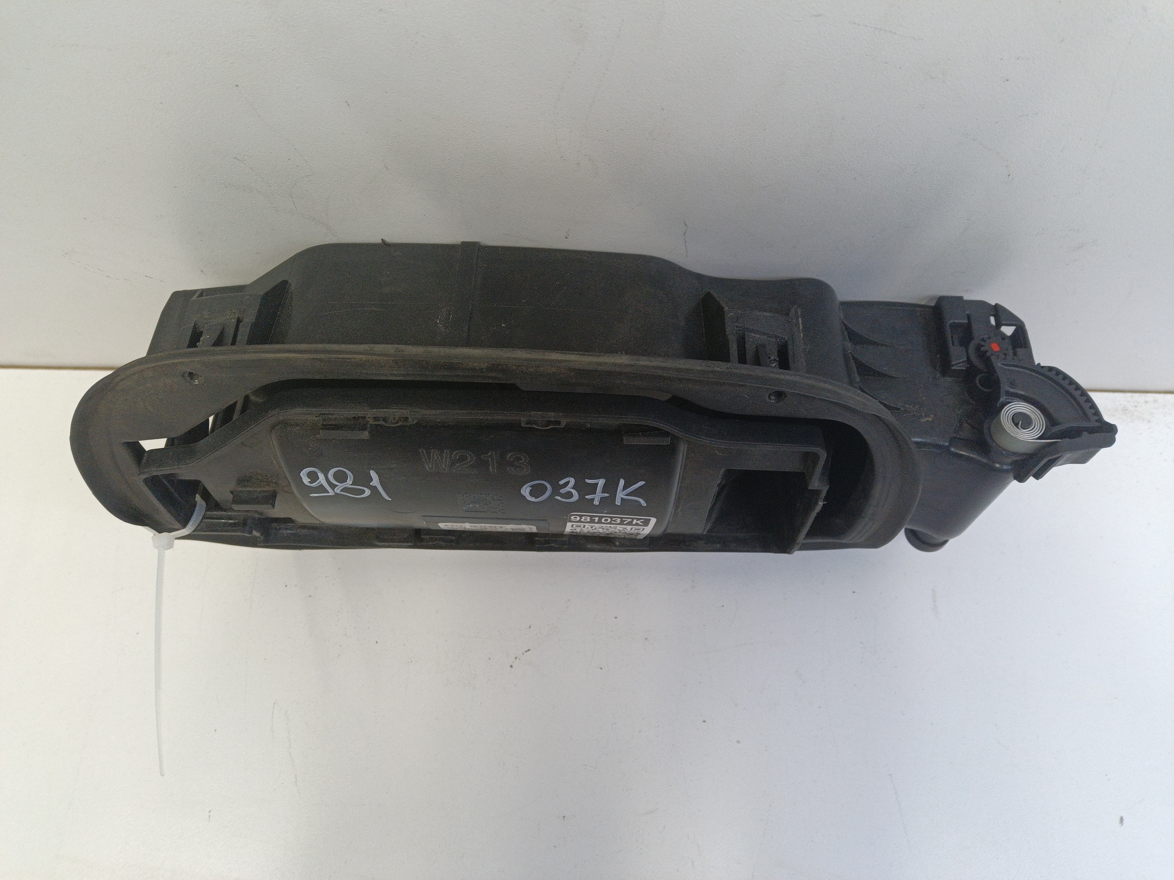 Лючок бензобака Mercedes Benz E-Klasse W213