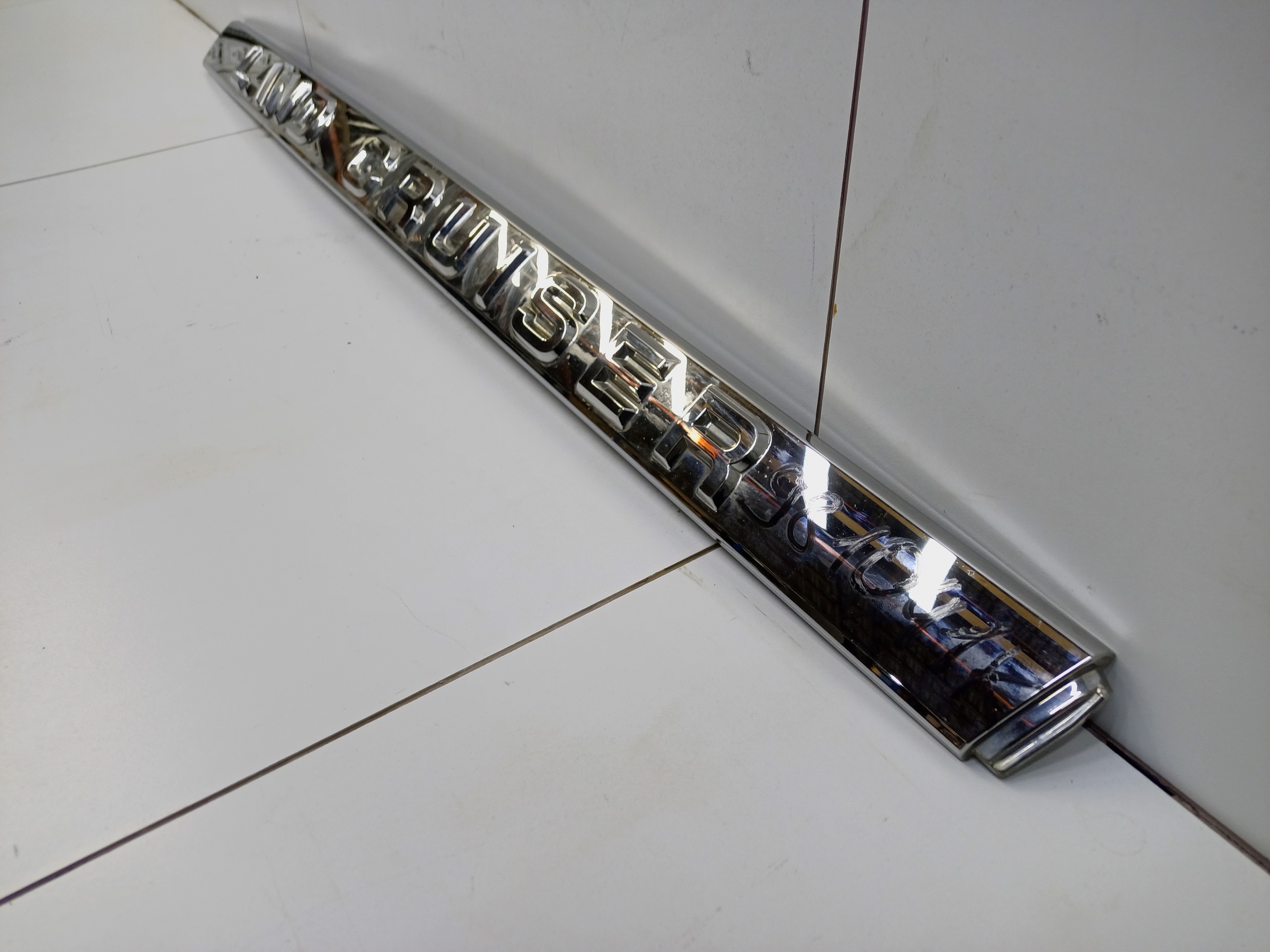 Накладка хром крышки багажника Toyota Land Cruiser 200 Restail 2