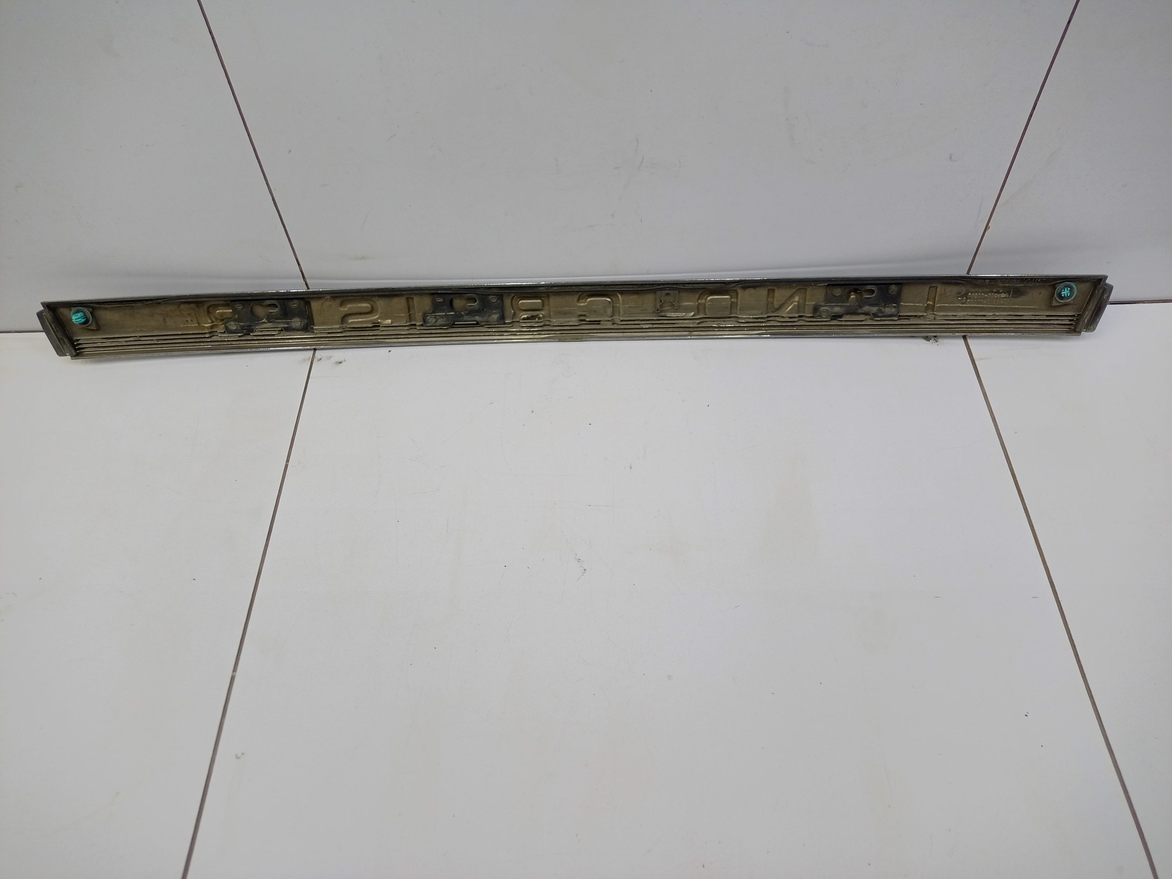 Накладка хром крышки багажника Toyota Land Cruiser 200 Restail 2