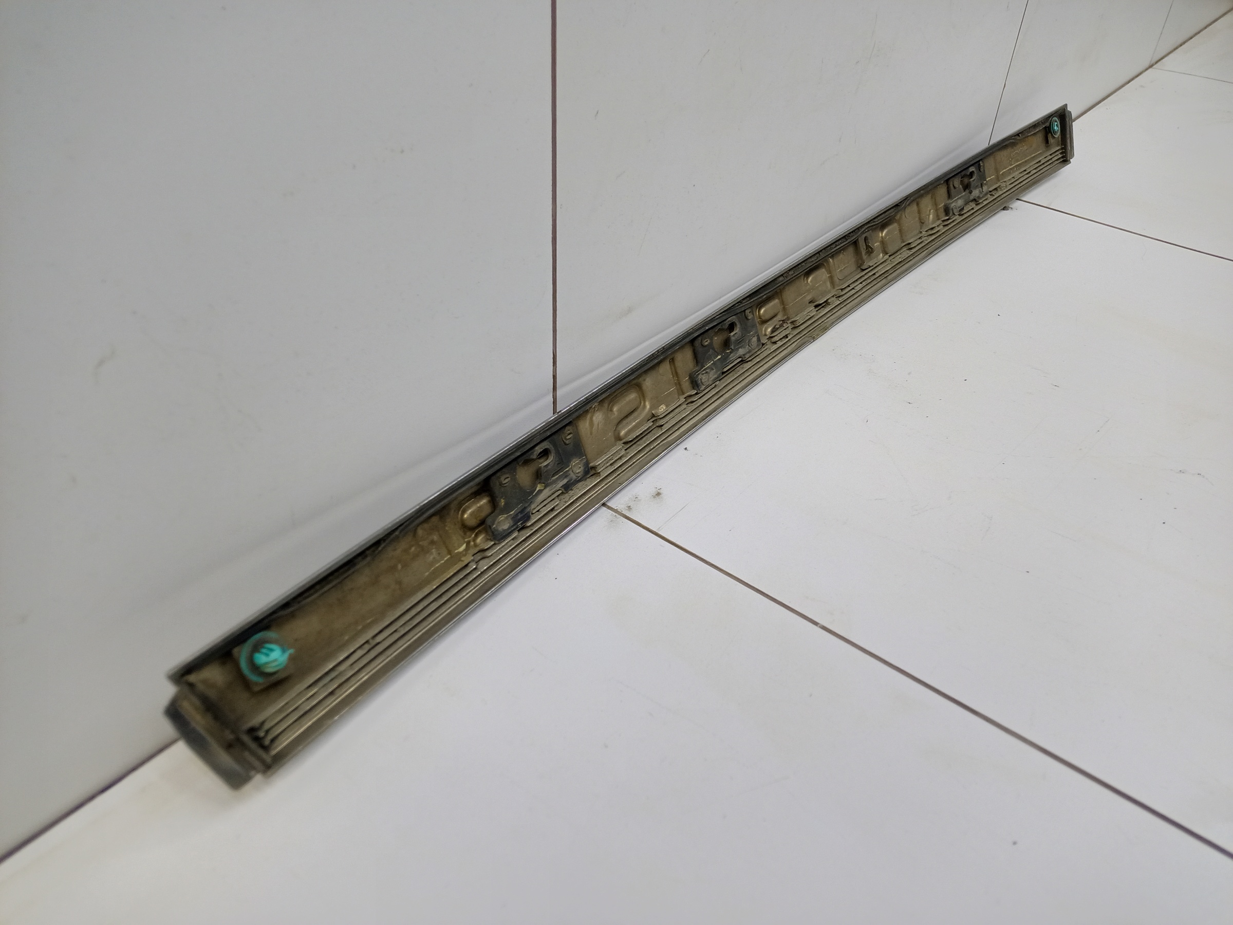 Накладка хром крышки багажника Toyota Land Cruiser 200 Restail 2