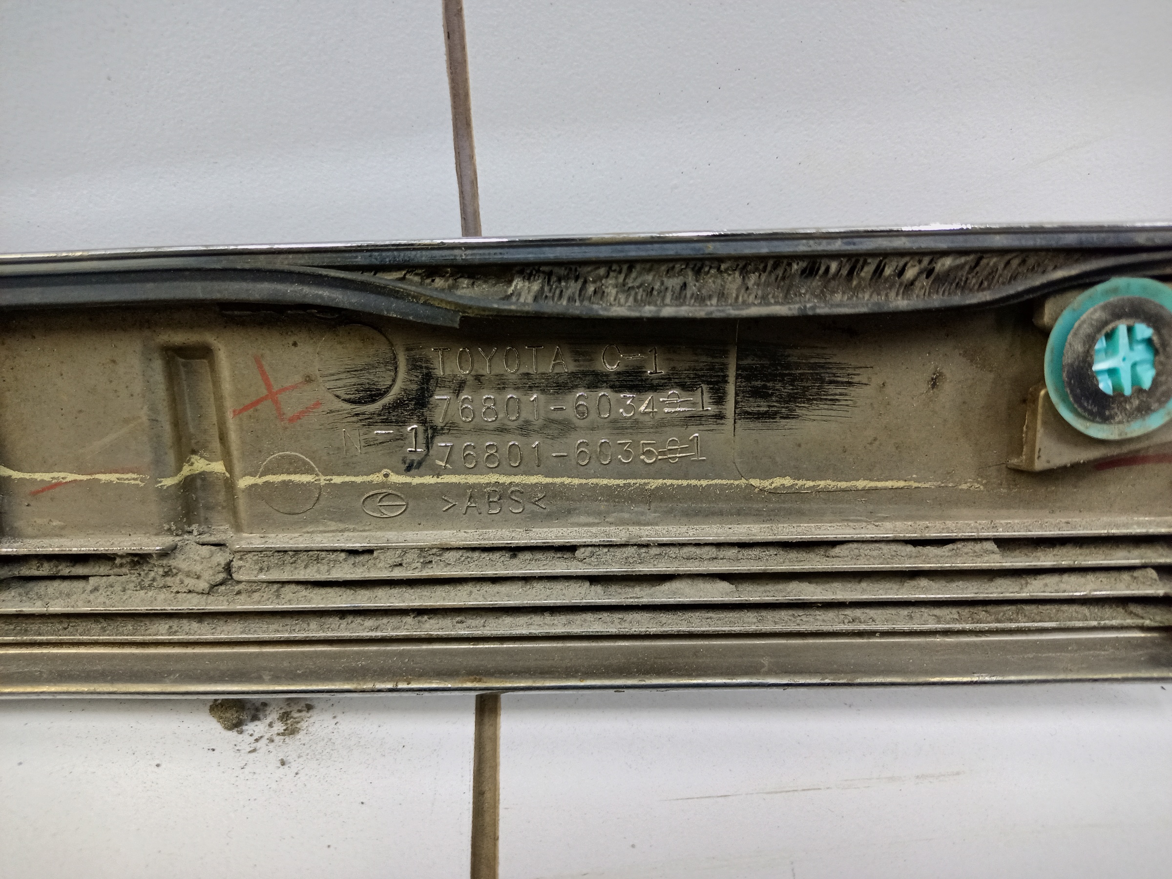 Накладка хром крышки багажника Toyota Land Cruiser 200 Restail 2