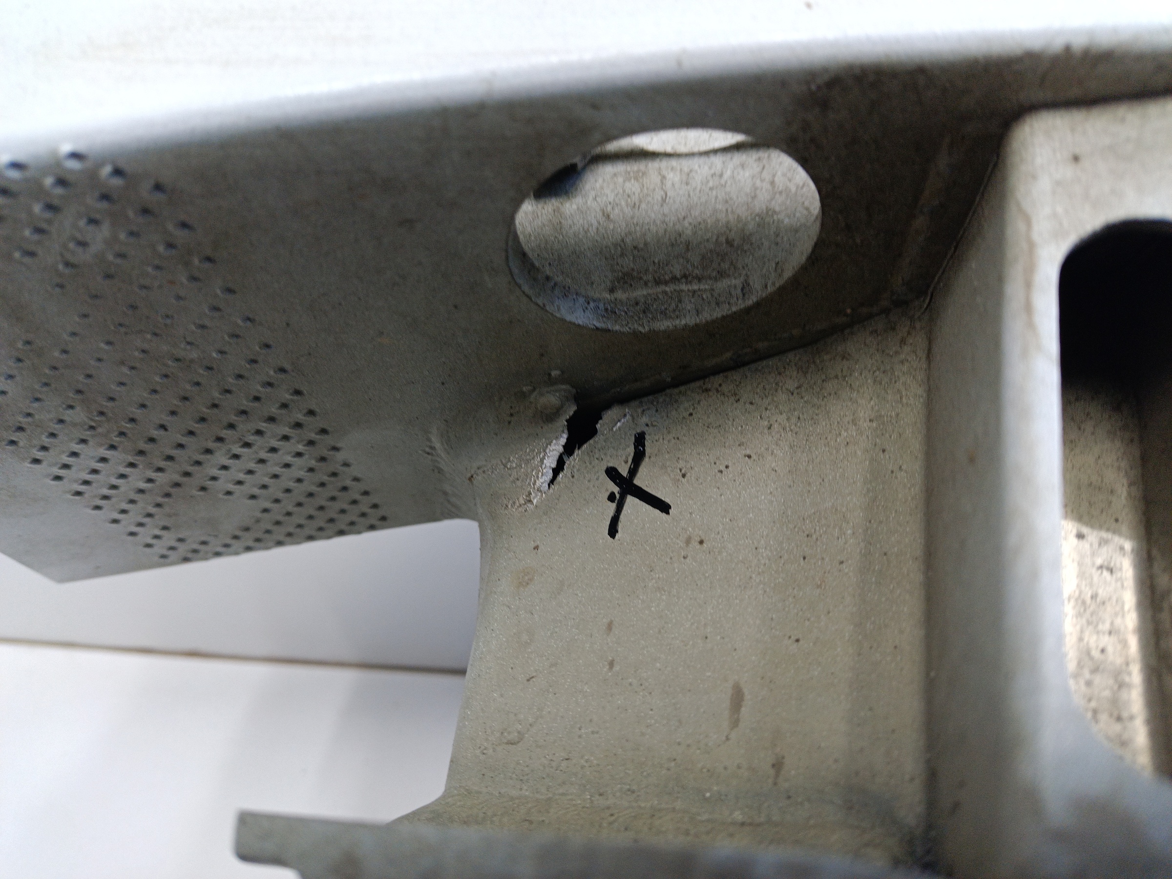 Усилитель заднего бампера Volvo XC90 2