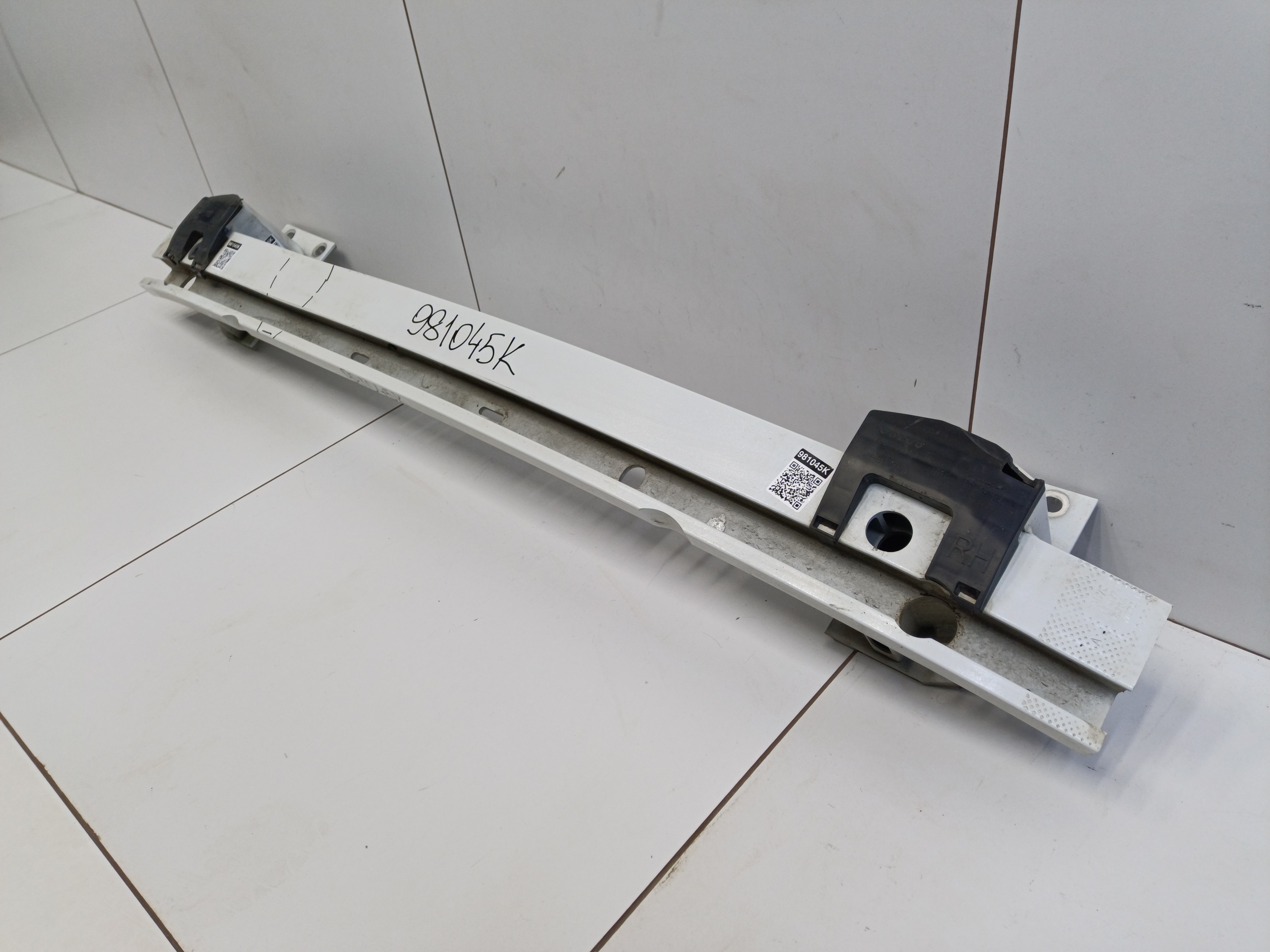 Усилитель заднего бампера Volvo XC90 2