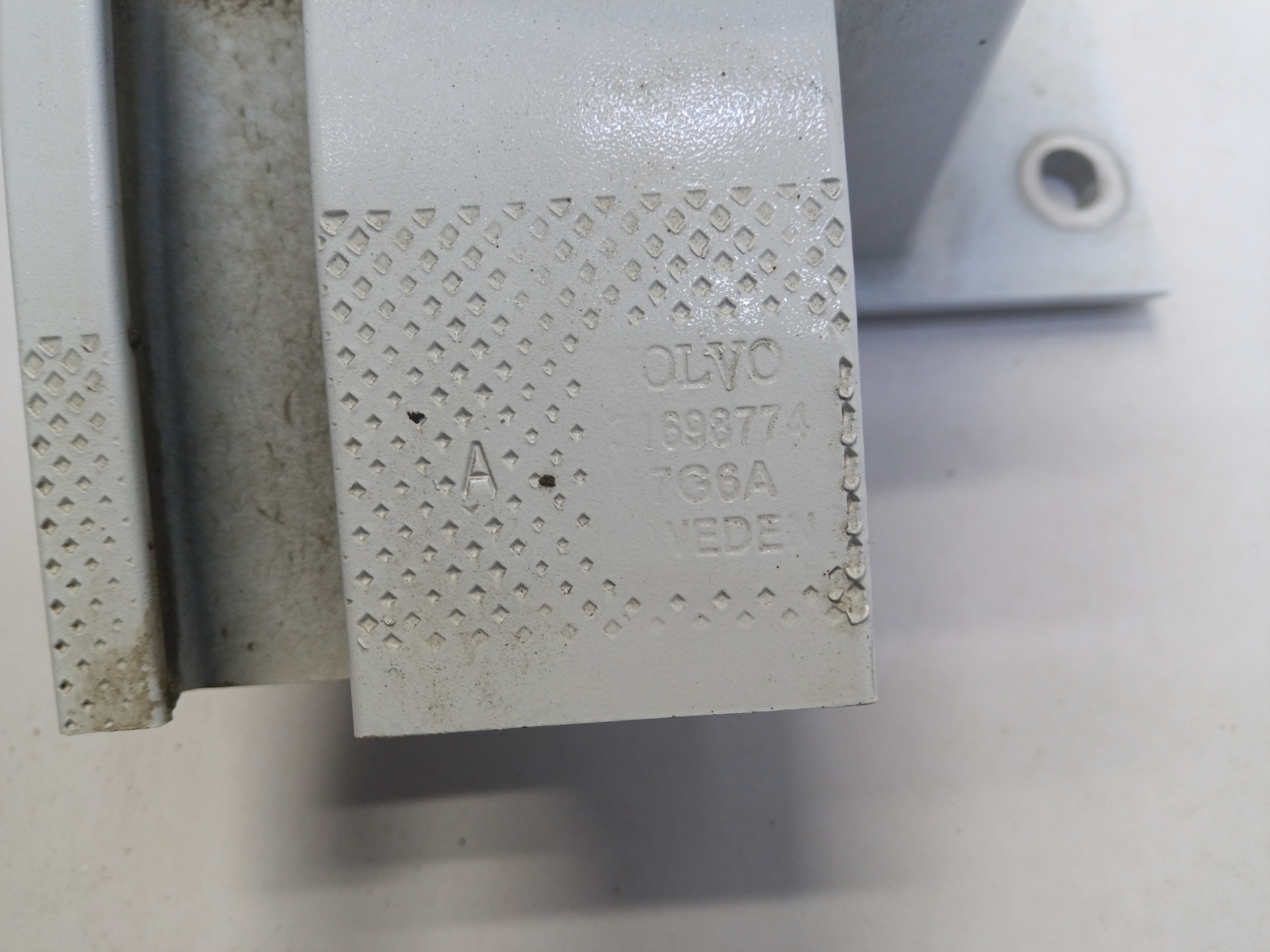 Усилитель заднего бампера Volvo XC90 2