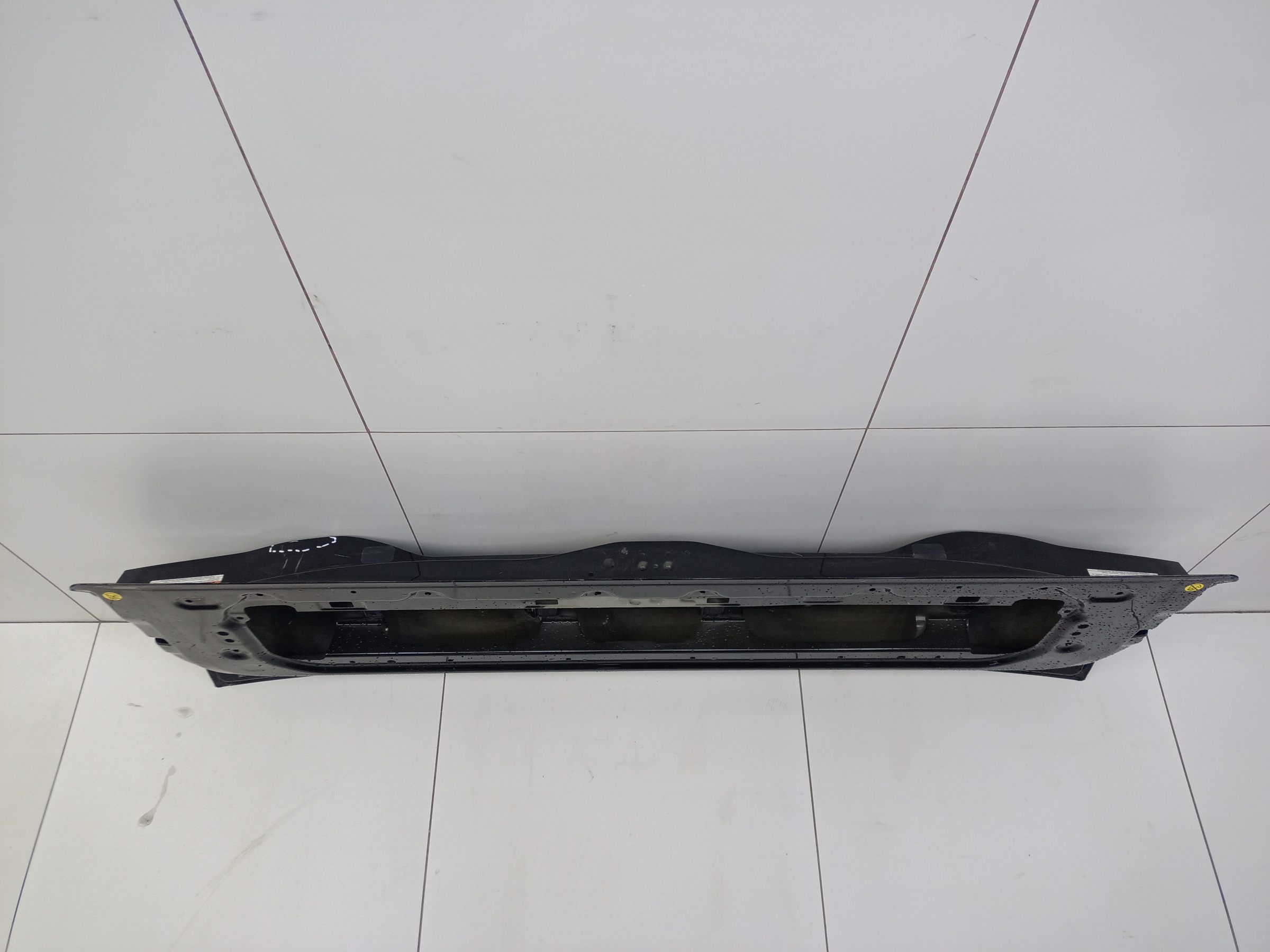 Крышка багажника нижняя часть Toyota Land Cruiser 200