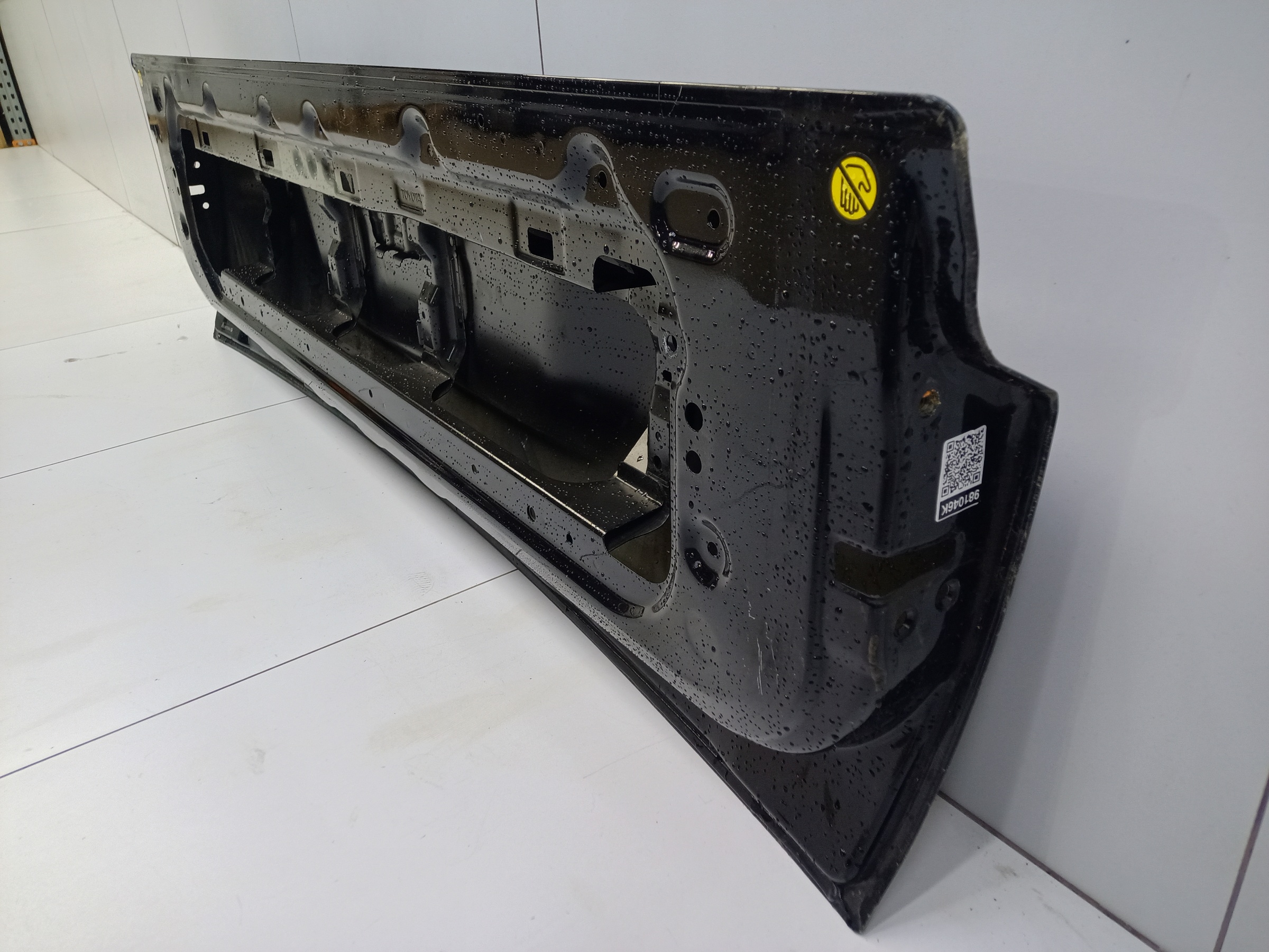 Крышка багажника нижняя часть Toyota Land Cruiser 200