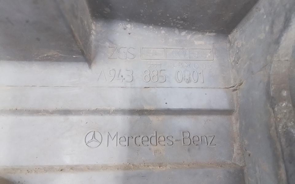 Накладка переднего бампера центральная Mercedes Benz Actros 2