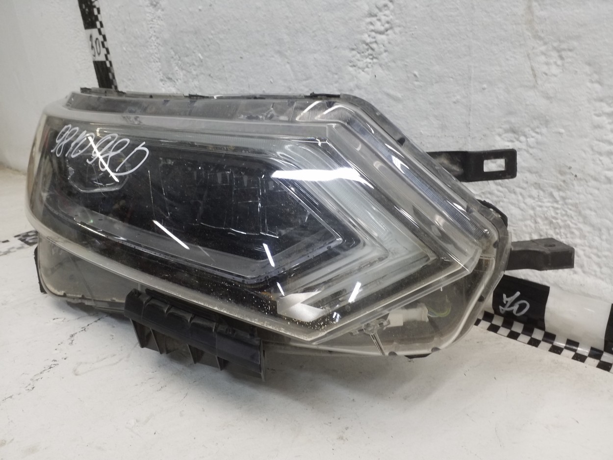 Фара передняя правая Nissan Qashqai 2 Restail LED