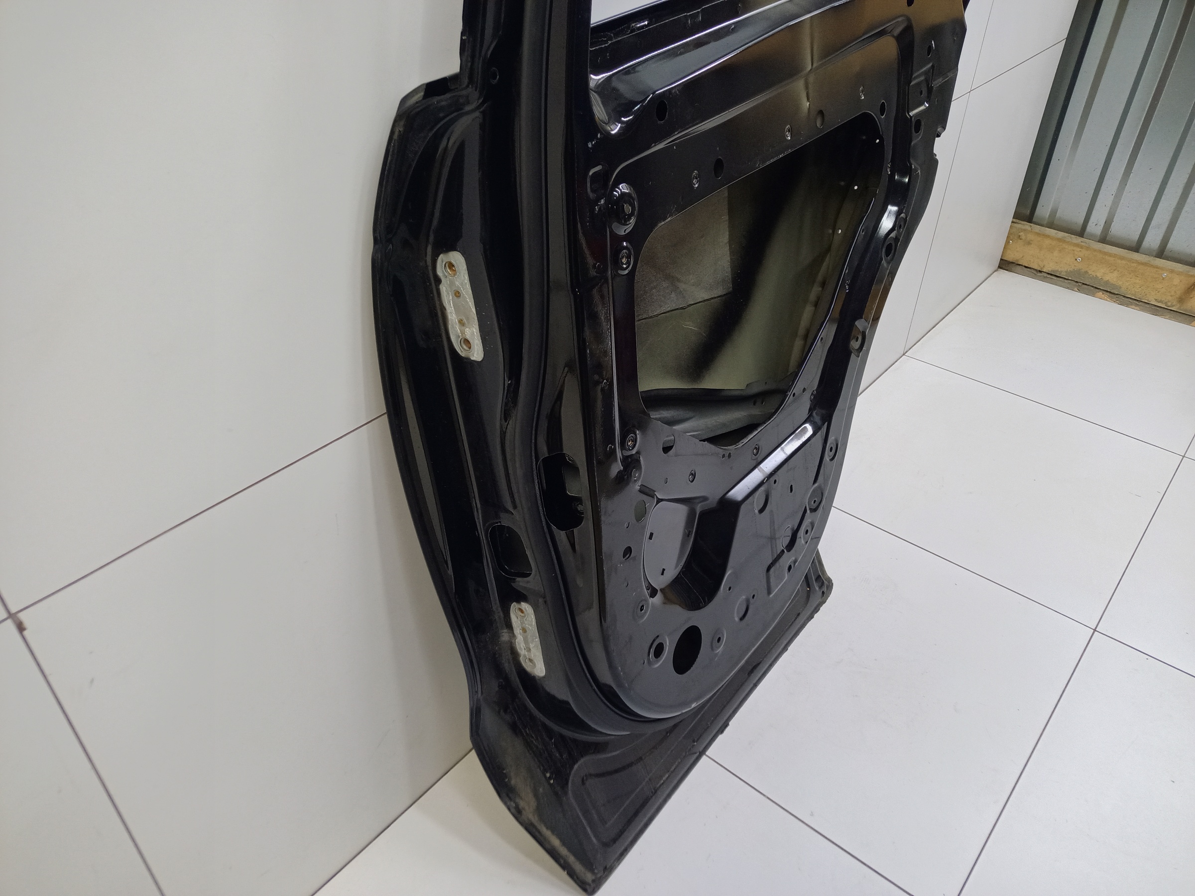 Дверь задняя правая Land Rover Discovery 5