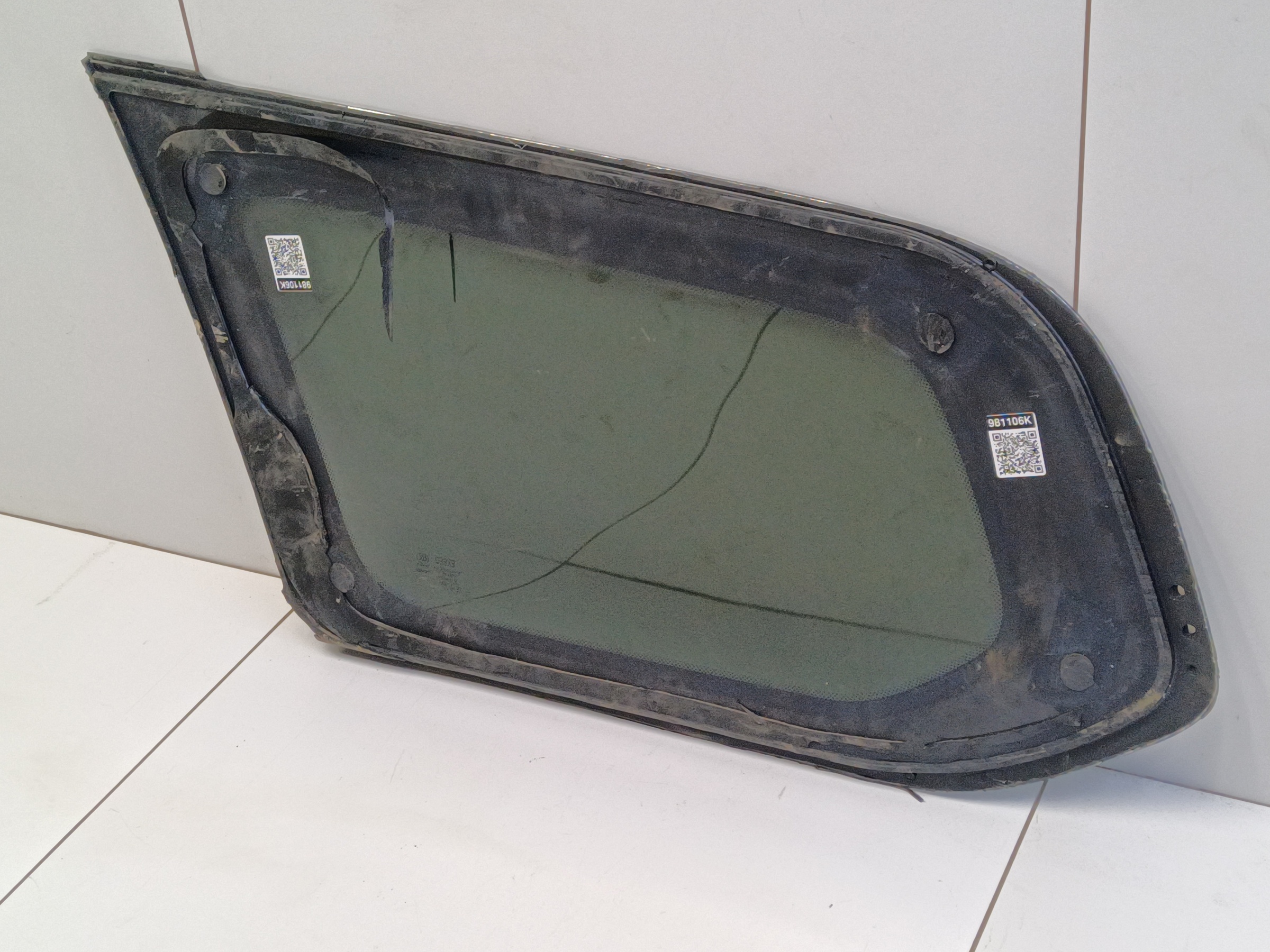 Стекло заднее правое глухое Exeed VX Restail