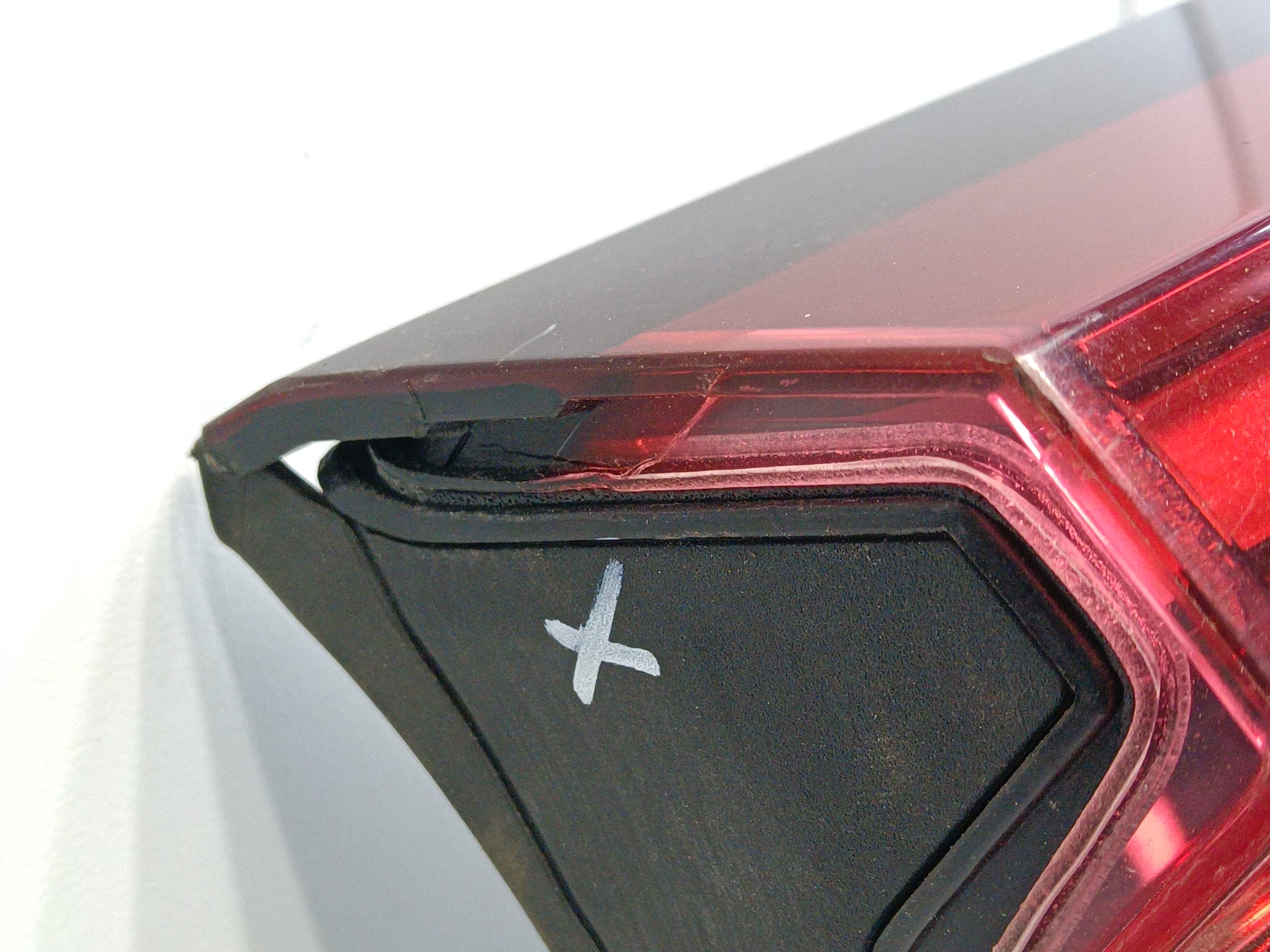 Фонарь крышки багажника центральный Chery Tiggo 8 Pro LED