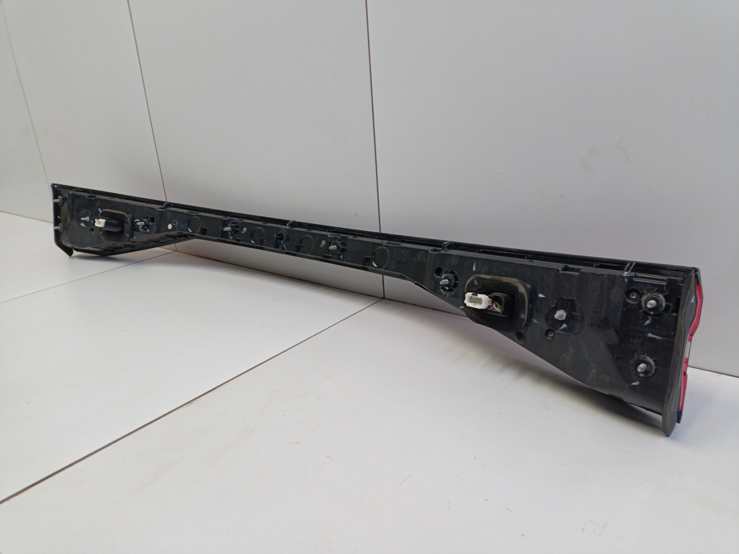 Фонарь крышки багажника центральный Chery Tiggo 8 Pro LED