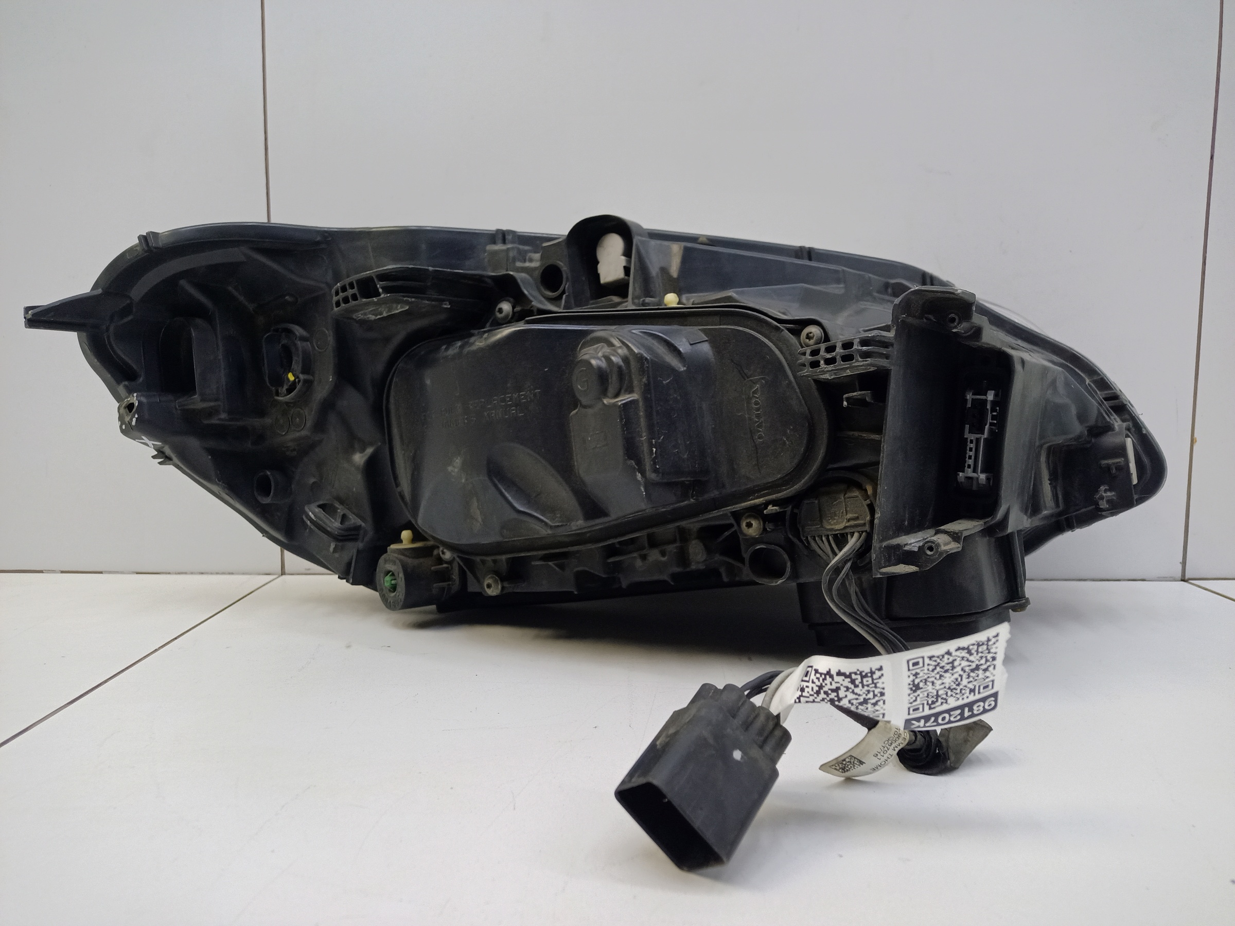 Фара передняя левая Volvo XC60 1 Restail ксенон адаптив