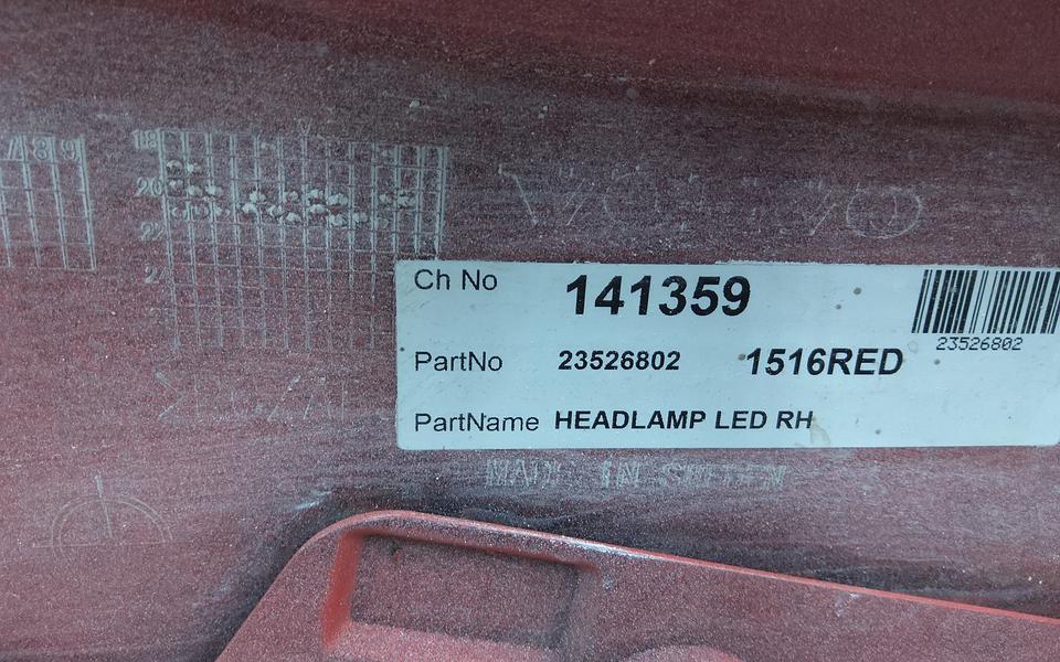 Рамка фары передней правой Volvo FH 5