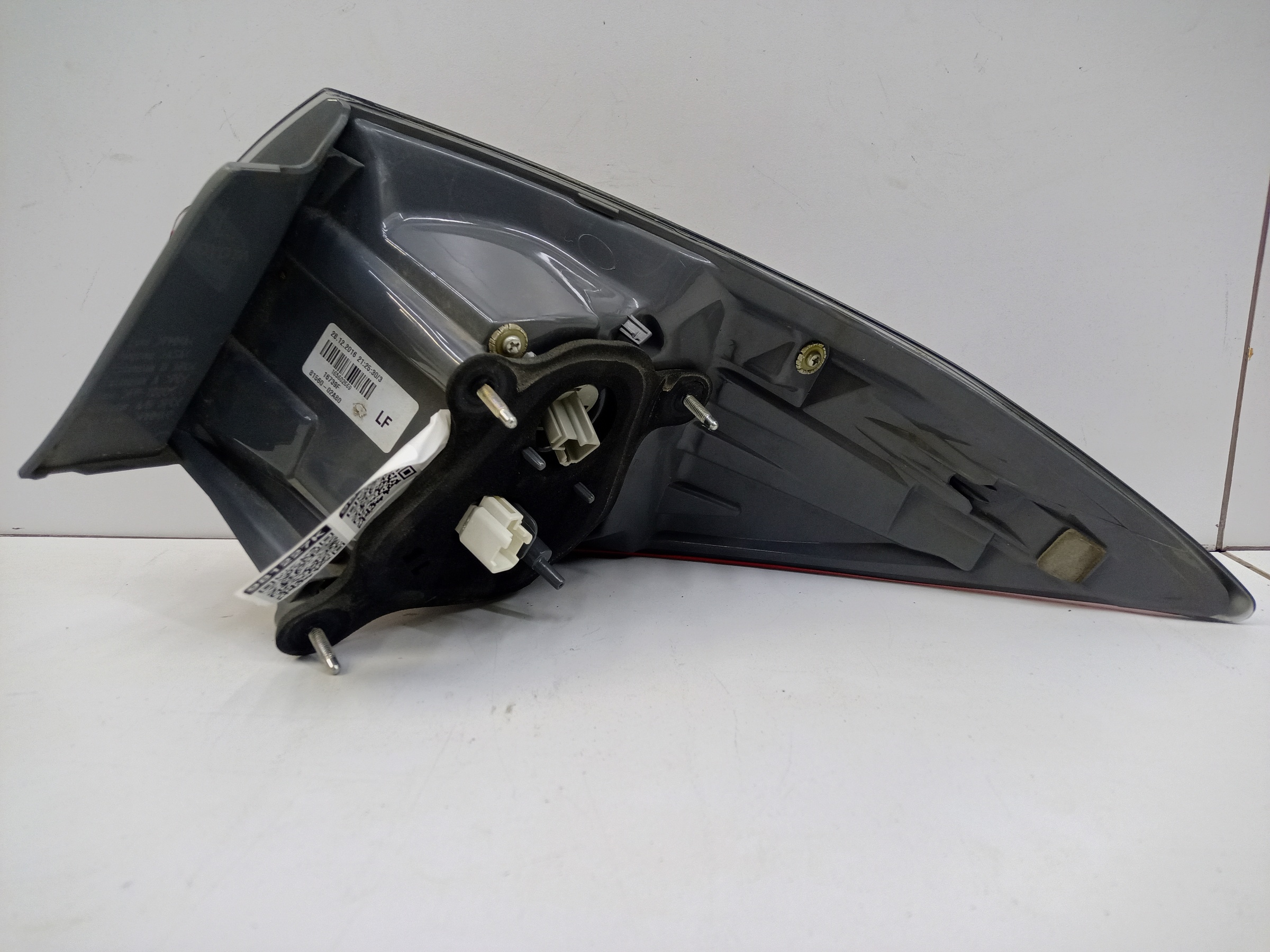 Фонарь задний левый наружный Toyota Corolla E180