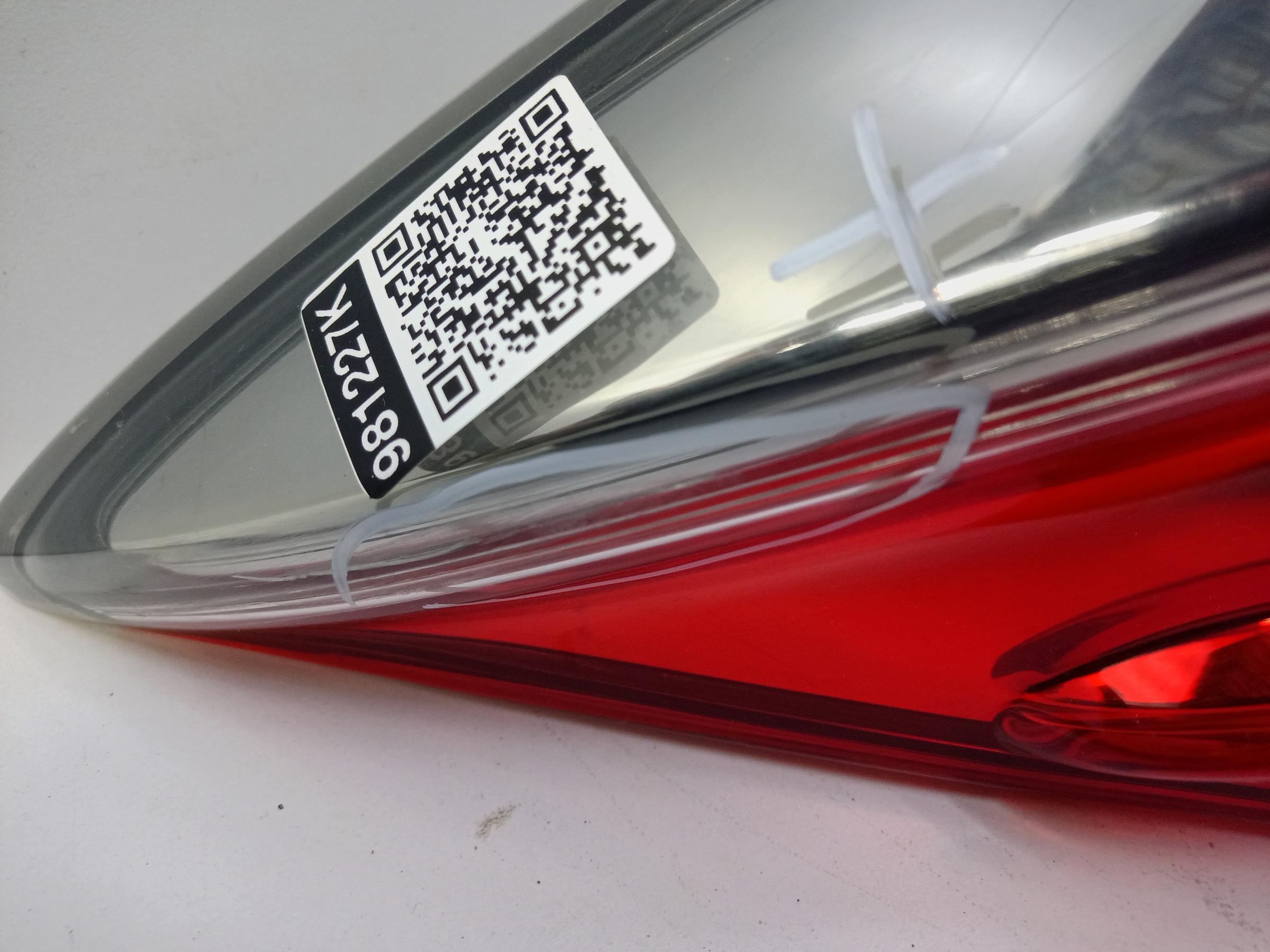 Фонарь задний левый наружный Toyota Corolla E180