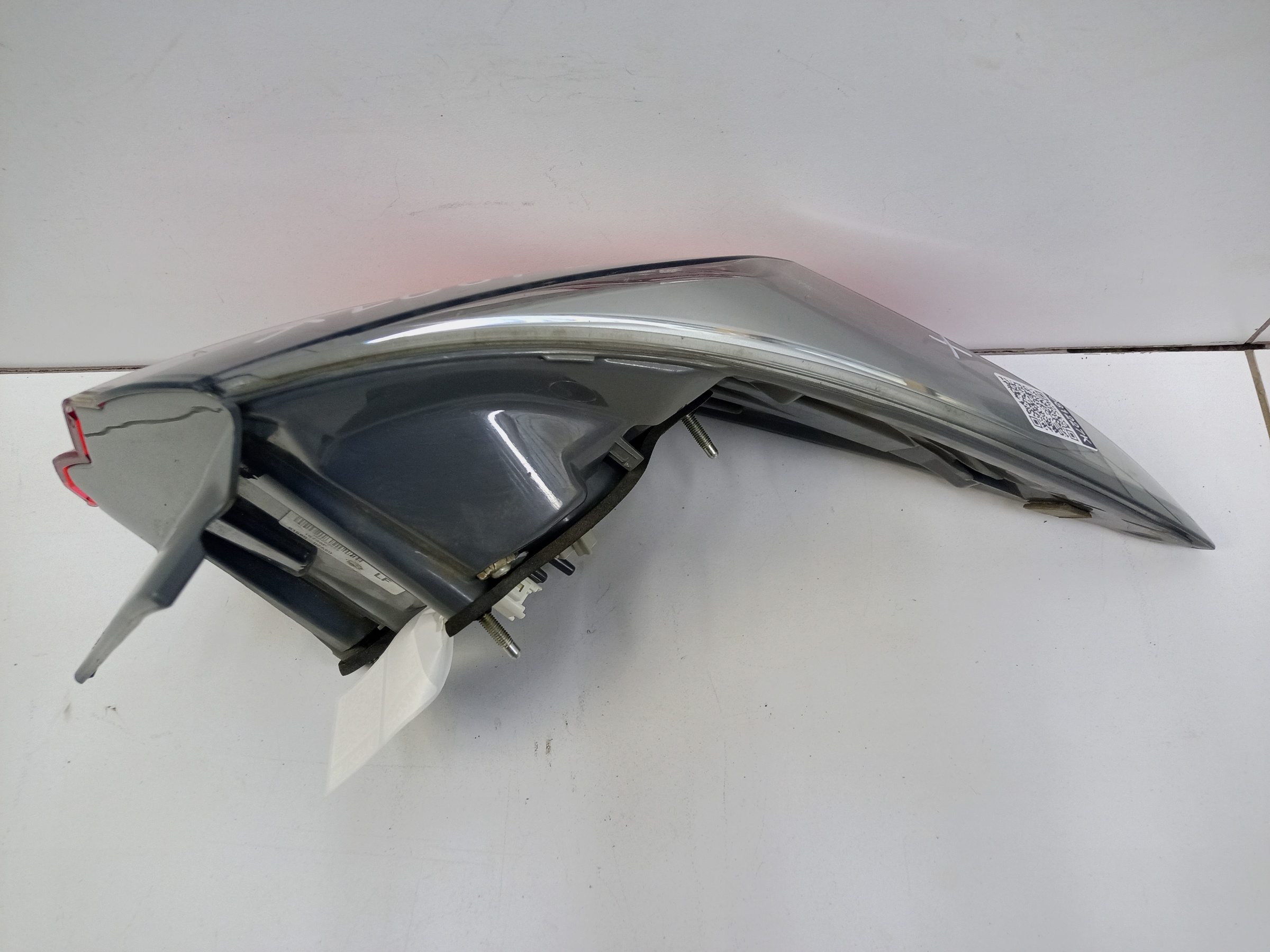 Фонарь задний левый наружный Toyota Corolla E180