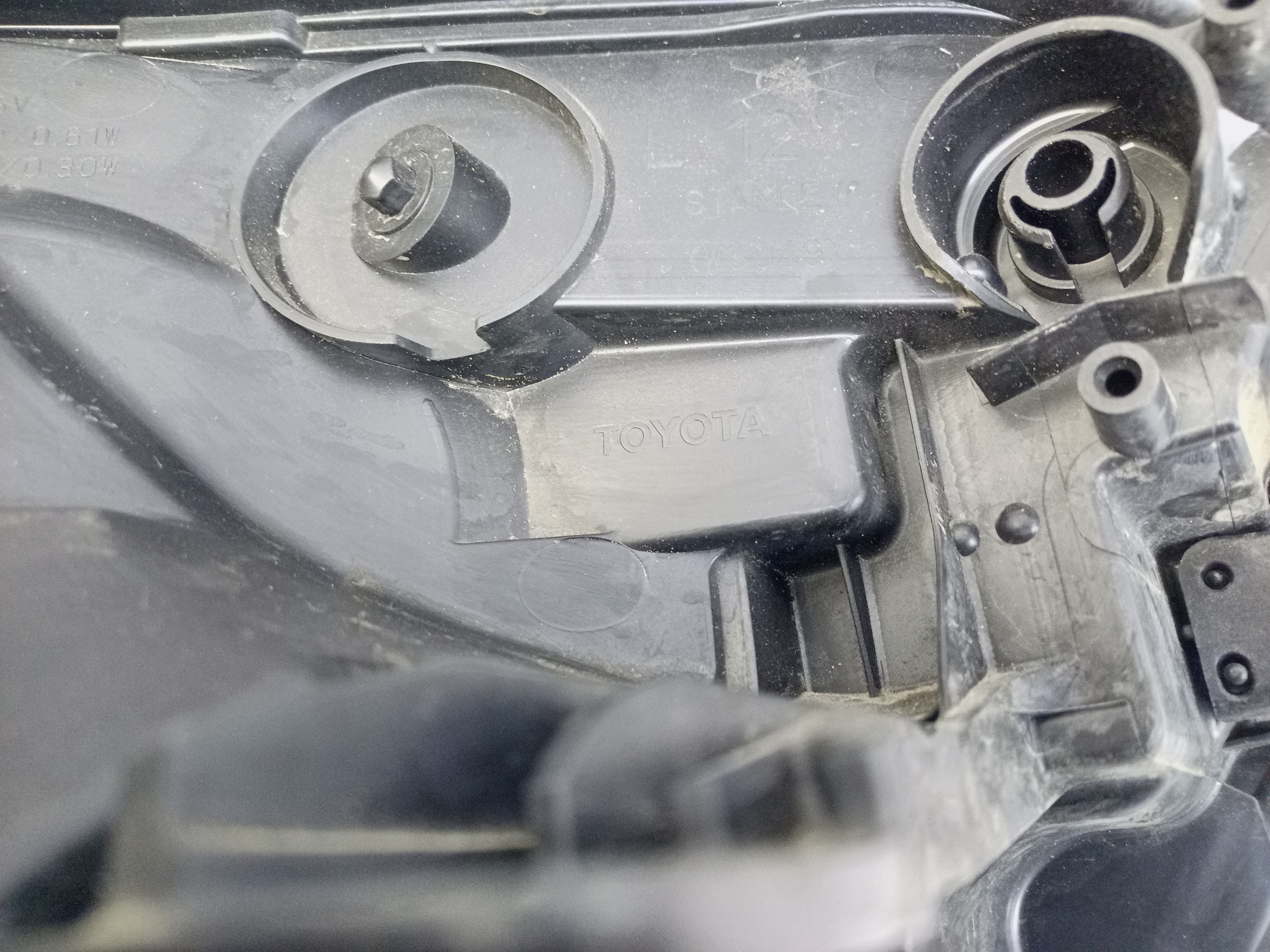 Фара передняя левая Toyota RAV4 CA40 Restail галоген линза ДХО
