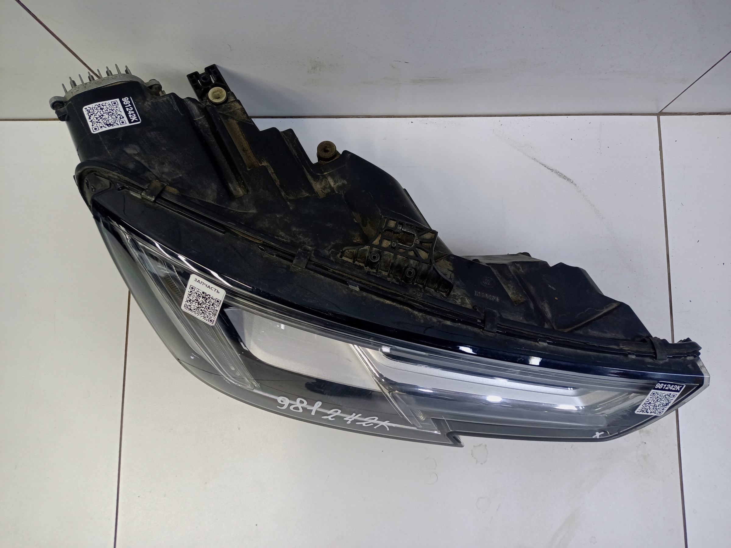 Фара передняя правая Audi A4 B9 LED " Schnieder "