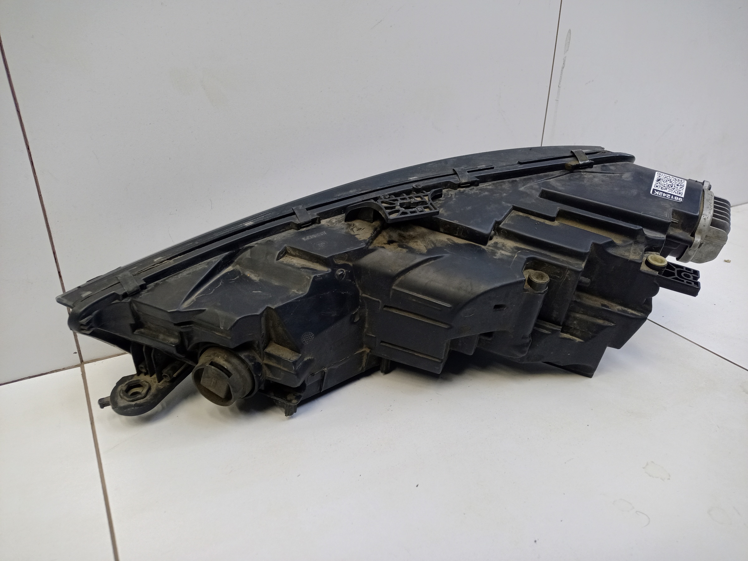 Фара передняя правая Audi A4 B9 LED " Schnieder "