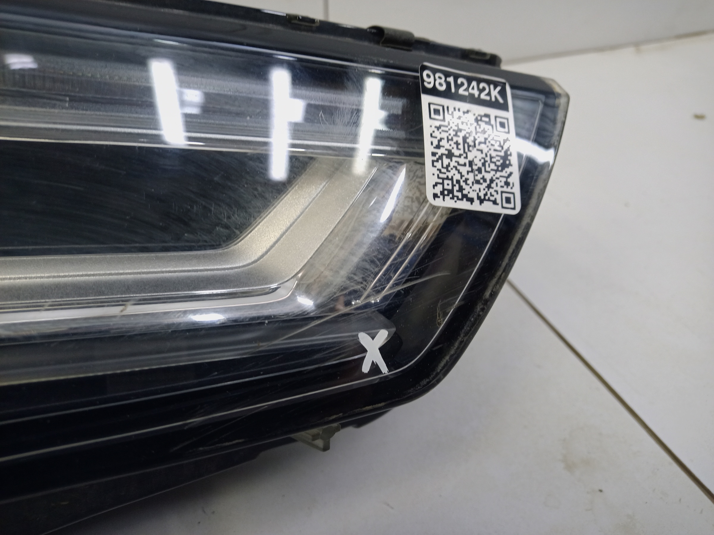 Фара передняя правая Audi A4 B9 LED " Schnieder "