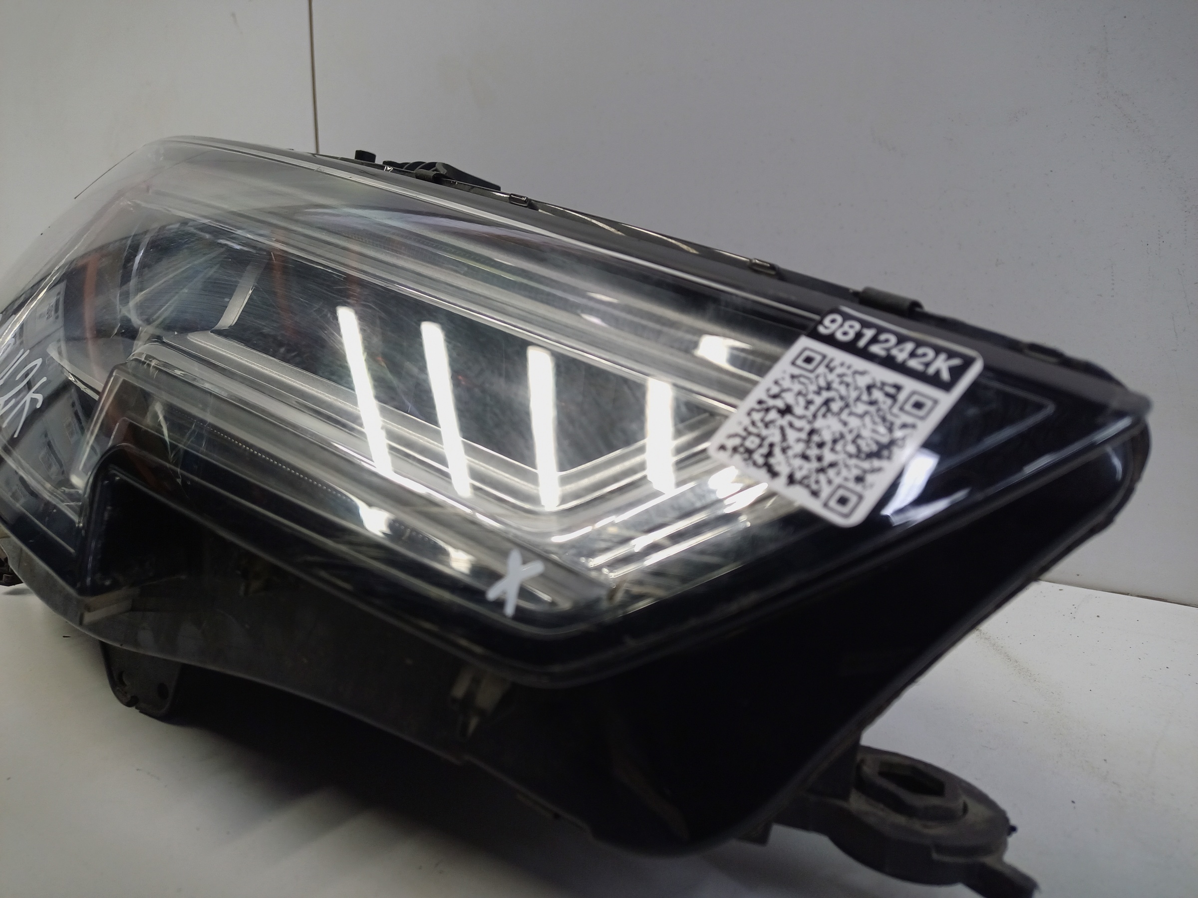 Фара передняя правая Audi A4 B9 LED " Schnieder "