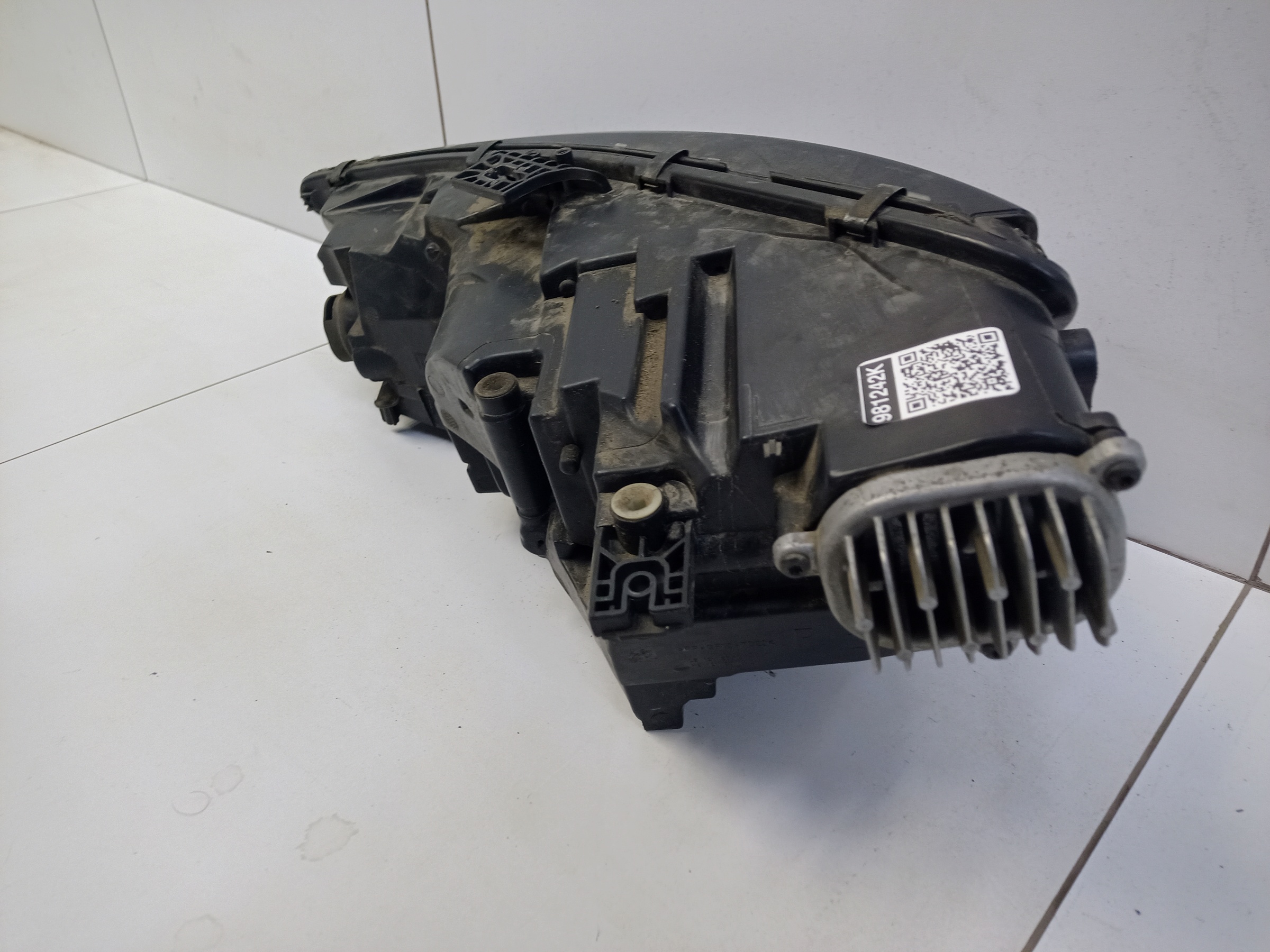 Фара передняя правая Audi A4 B9 LED " Schnieder "