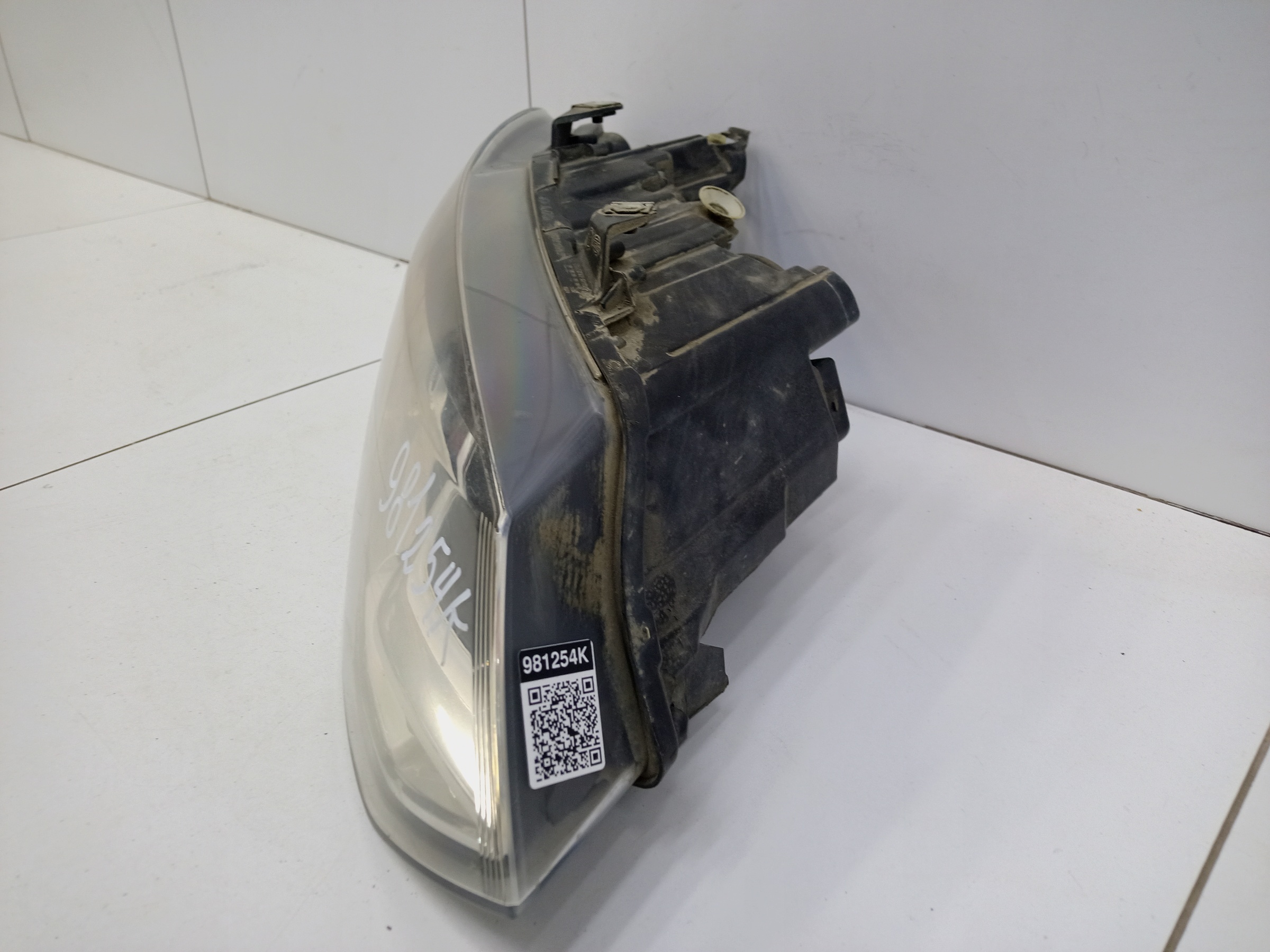 Фара передняя правая Volkswagen Polo 5 Sedan Restail галоген