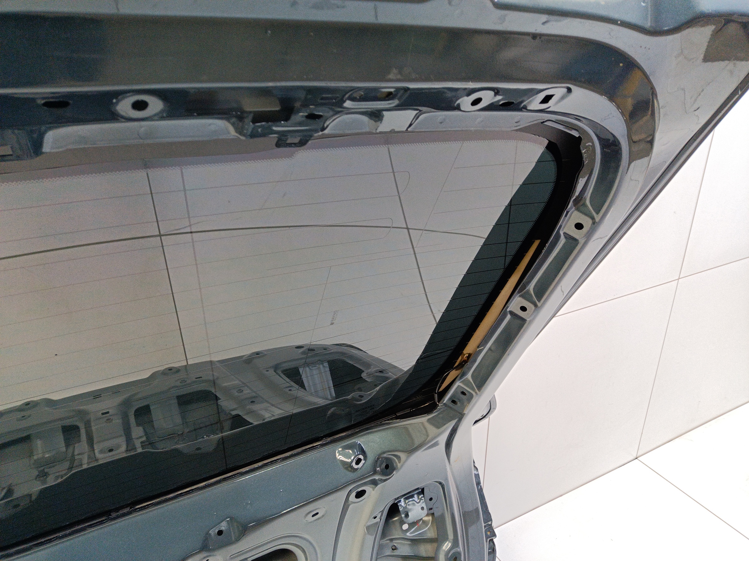 Крышка багажника Geely Tugella