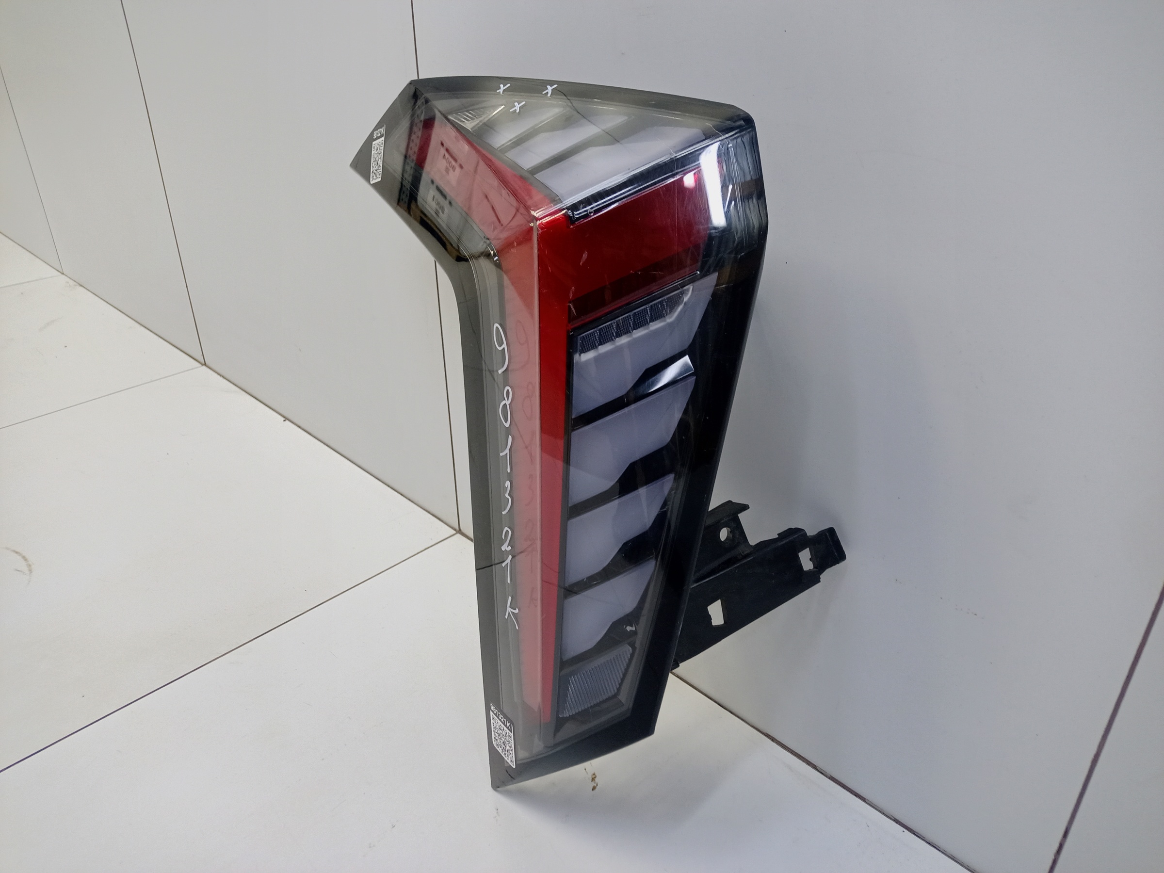 Фонарь задний левый наружный Geely Atlas 2 LED