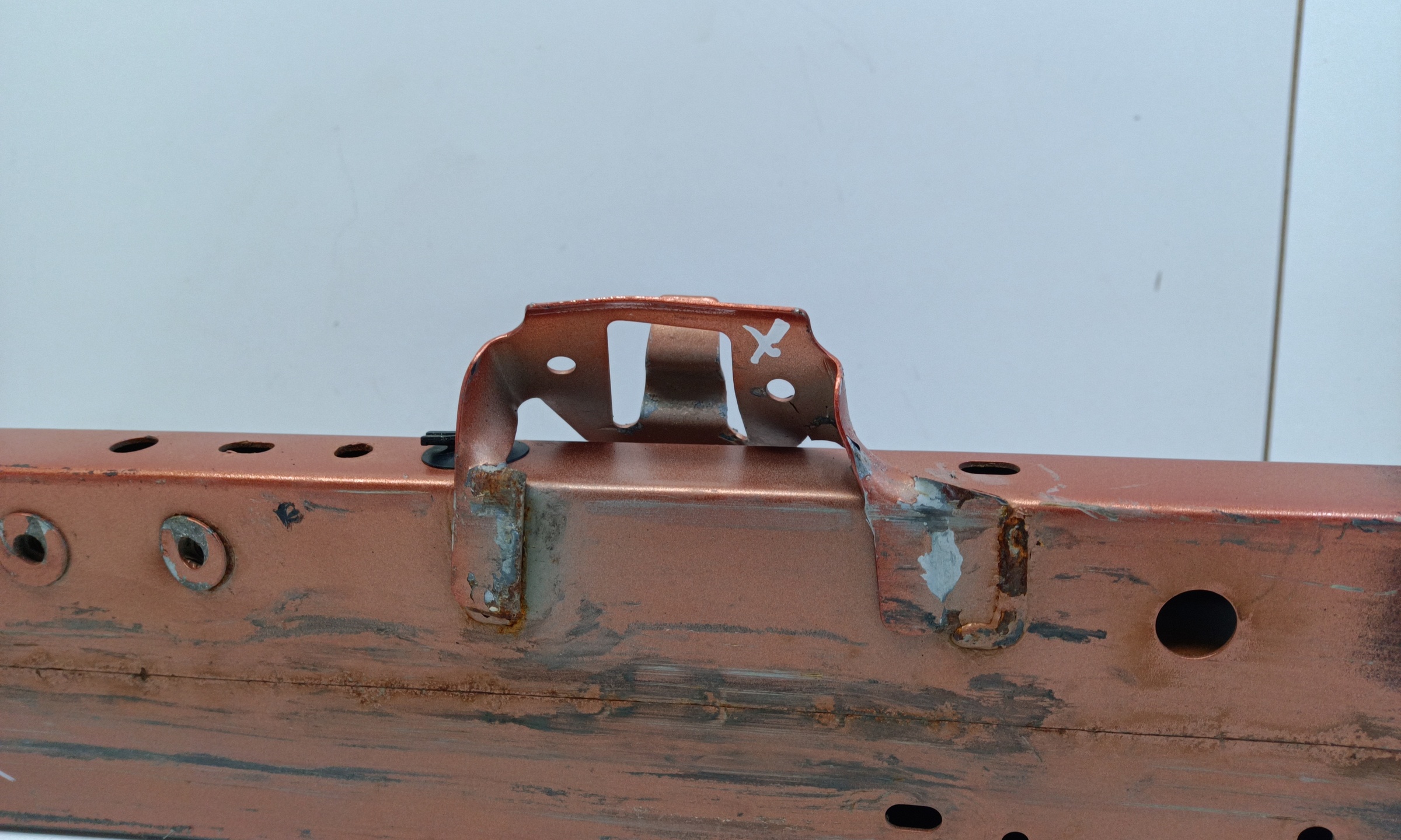 Усилитель переднего бампера Haval Dargo