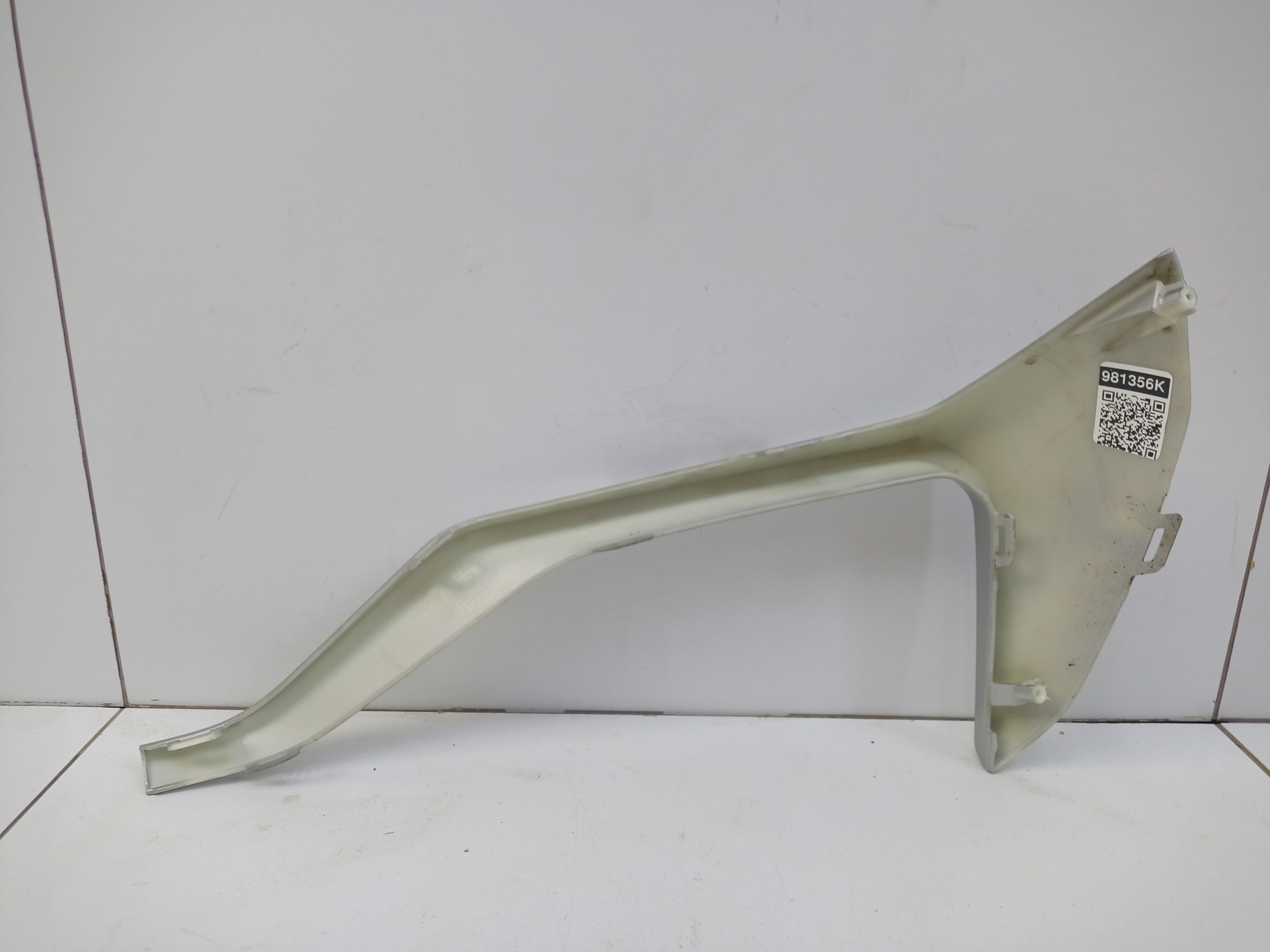 Накладка заднего бампера правая Geely Monjaro серая