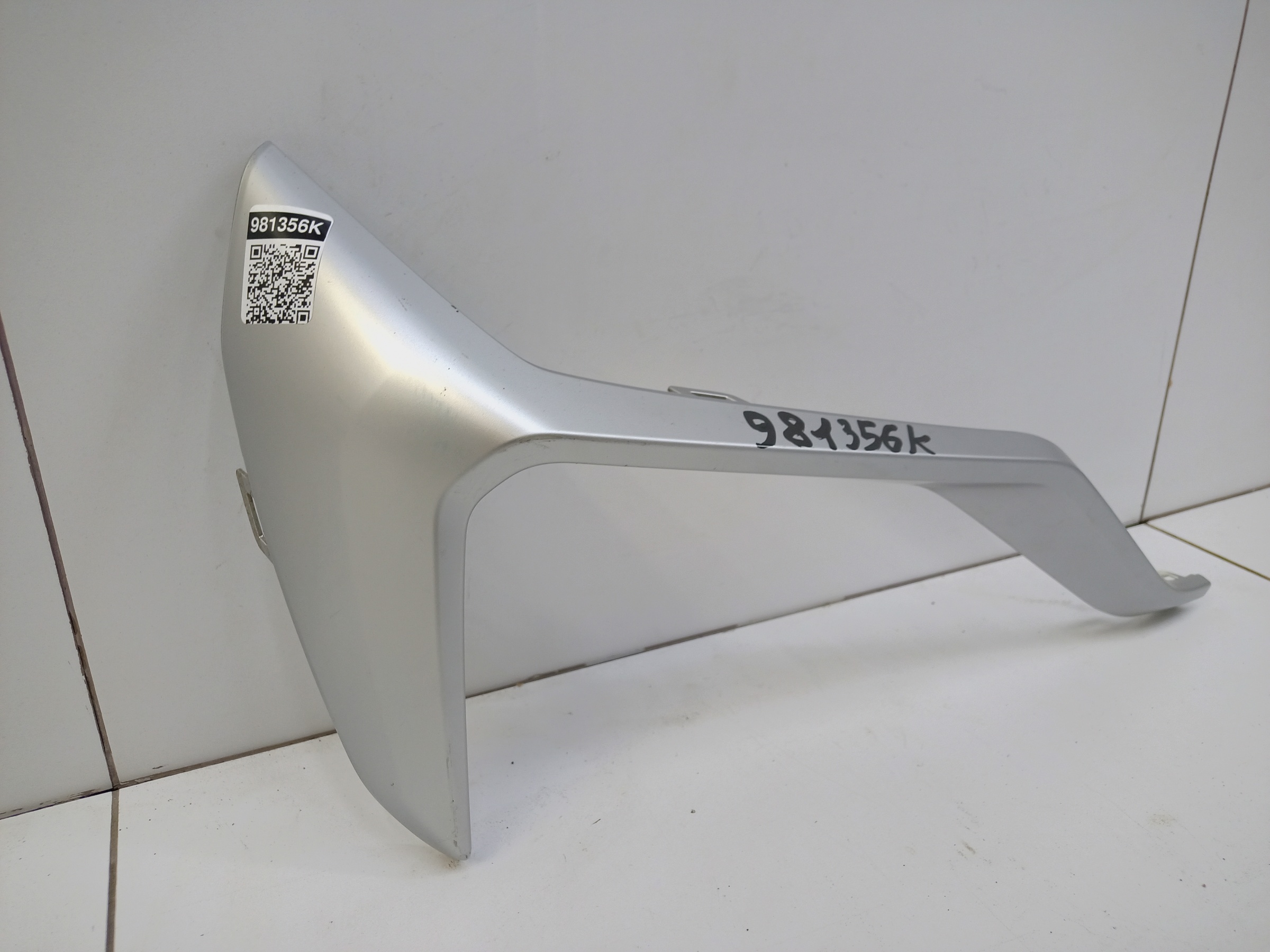 Накладка заднего бампера правая Geely Monjaro серая