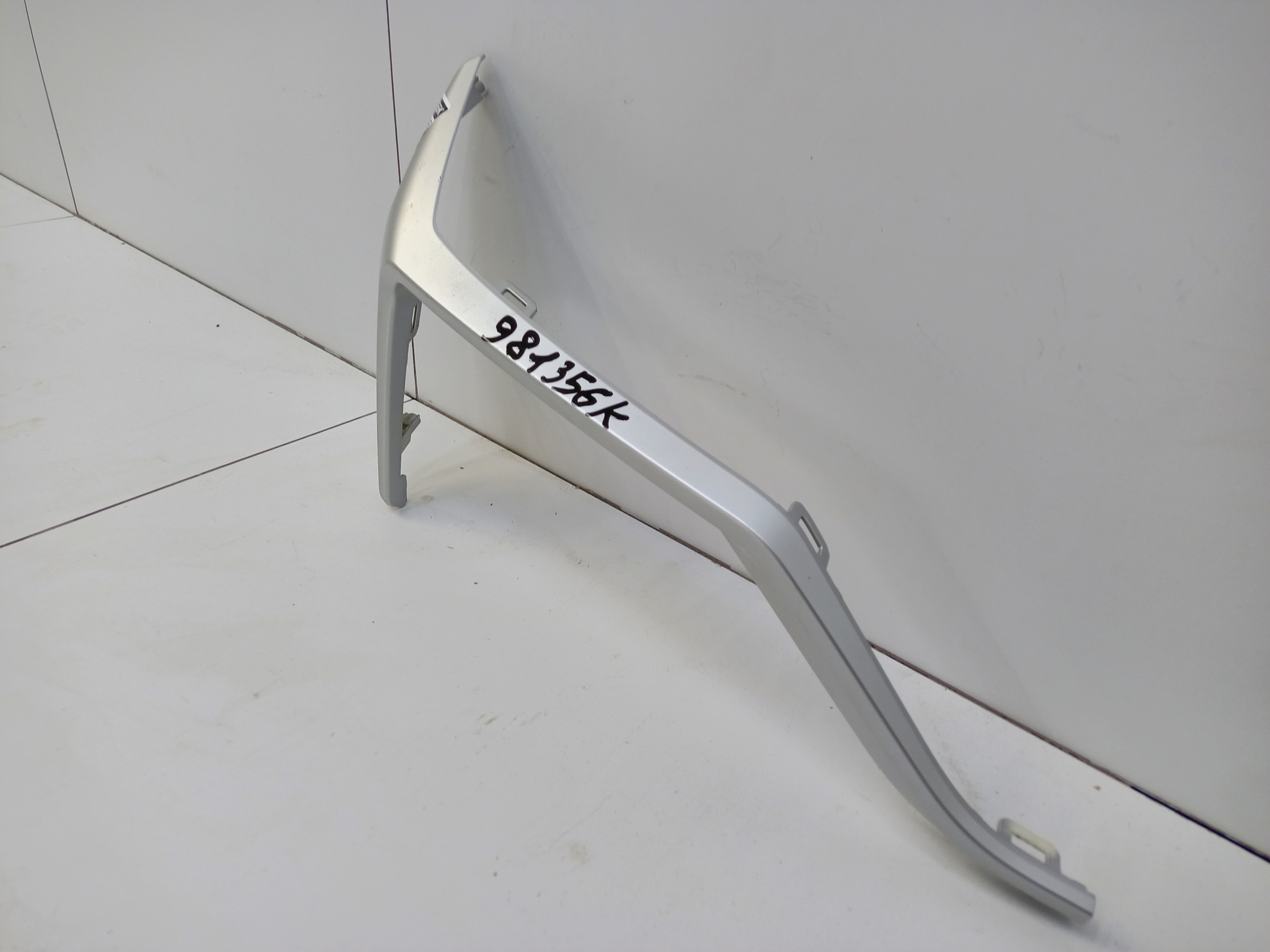 Накладка заднего бампера правая Geely Monjaro серая