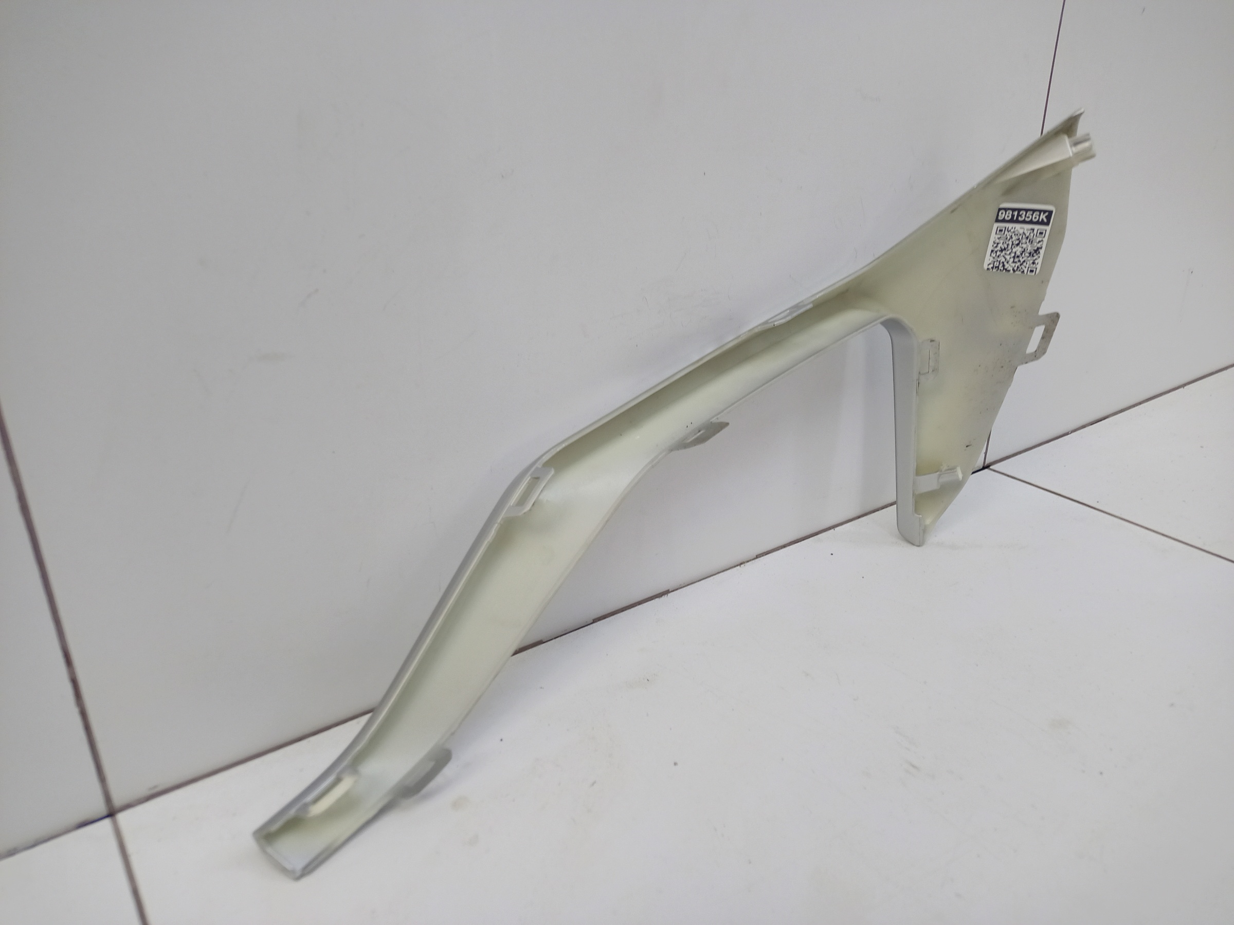 Накладка заднего бампера правая Geely Monjaro серая