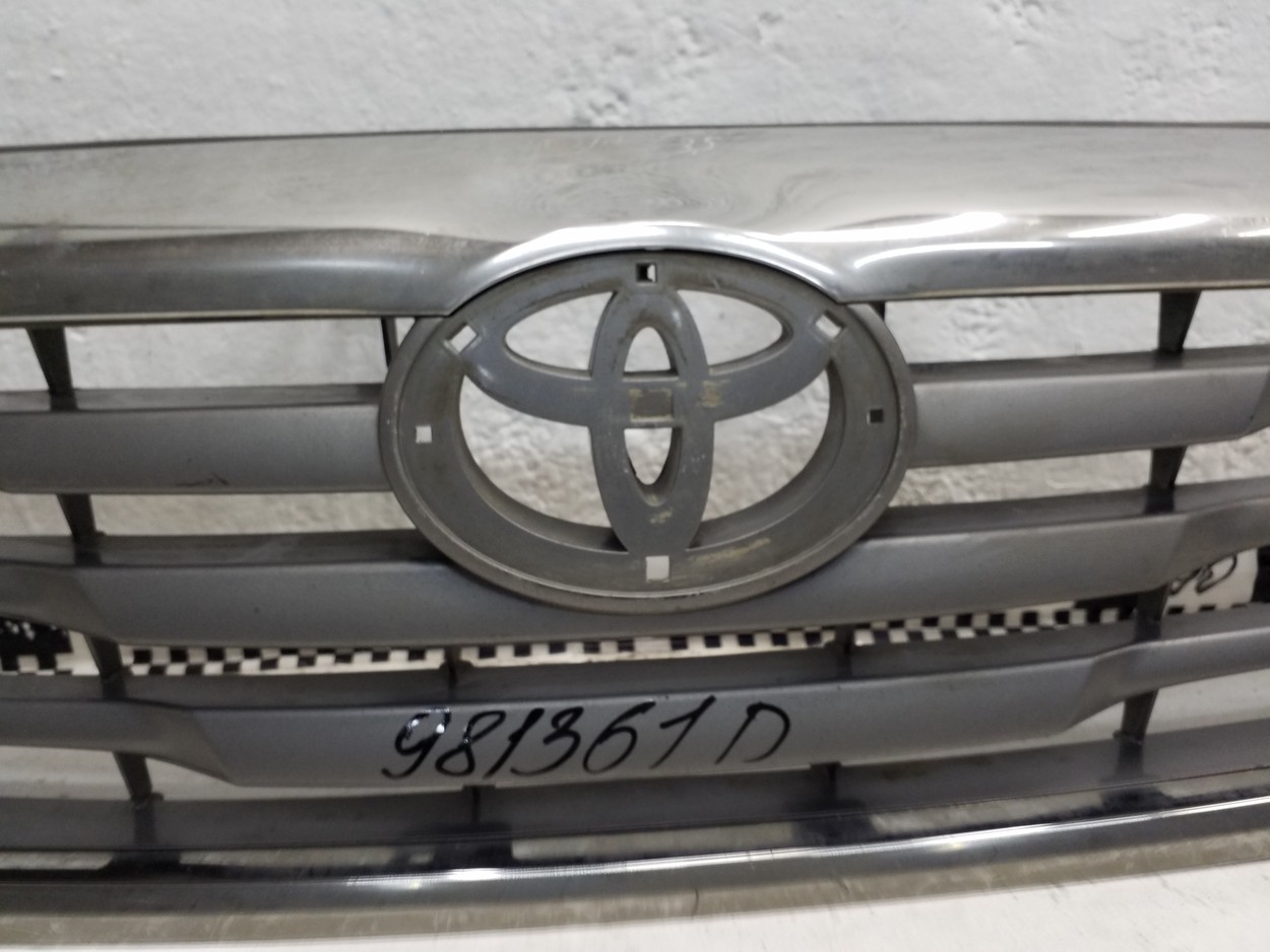 Решётка радиатора Toyota Hilux 7 Restail