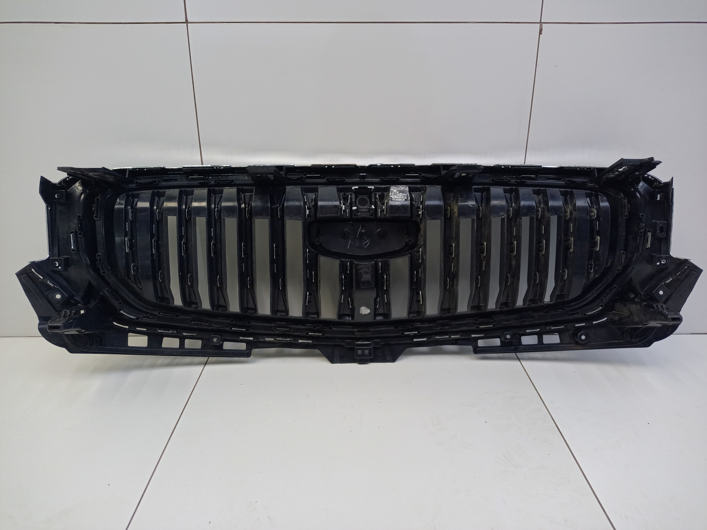 Решетка радиатора Geely Monjaro
