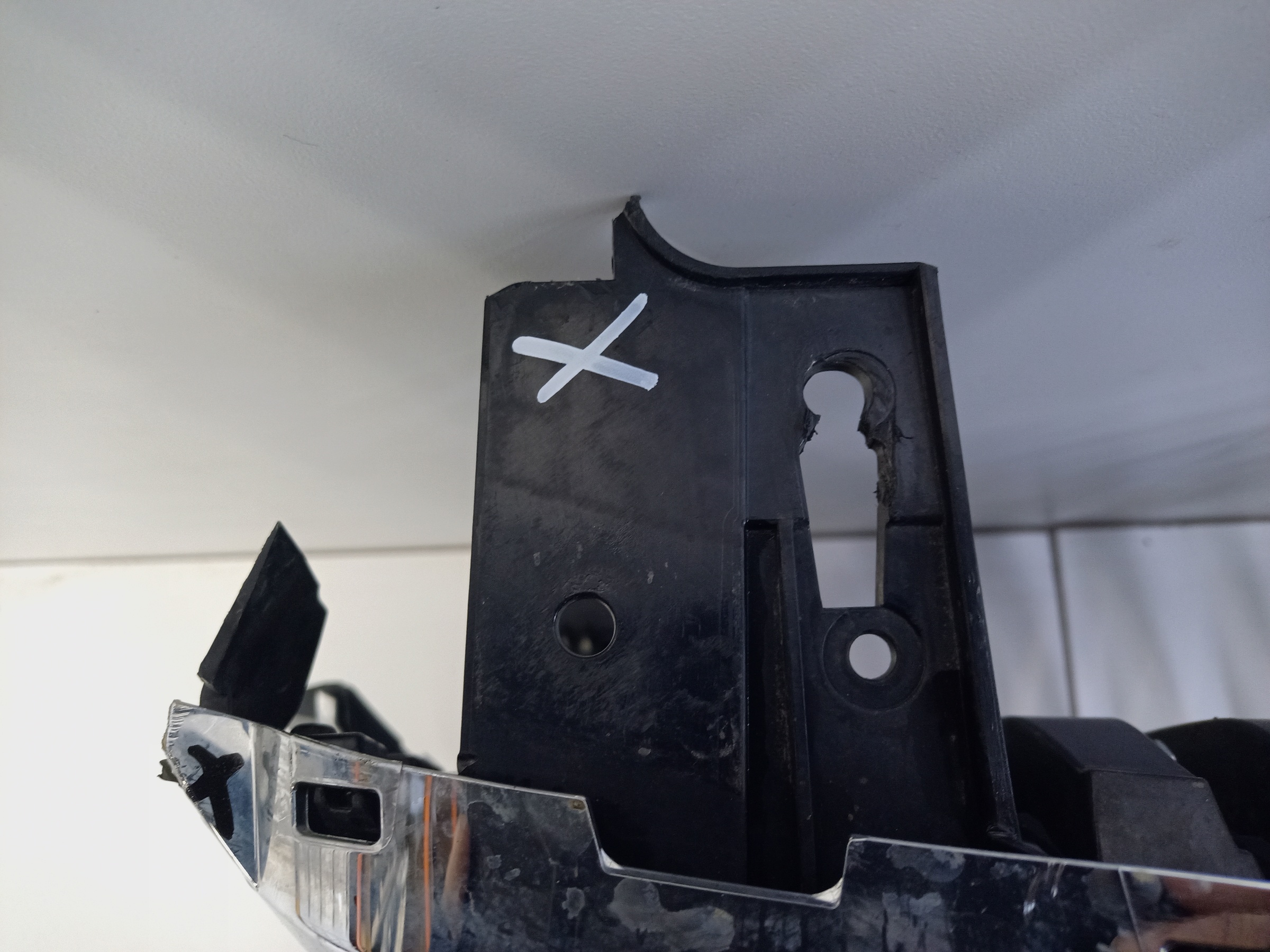 Решетка радиатора Geely Monjaro