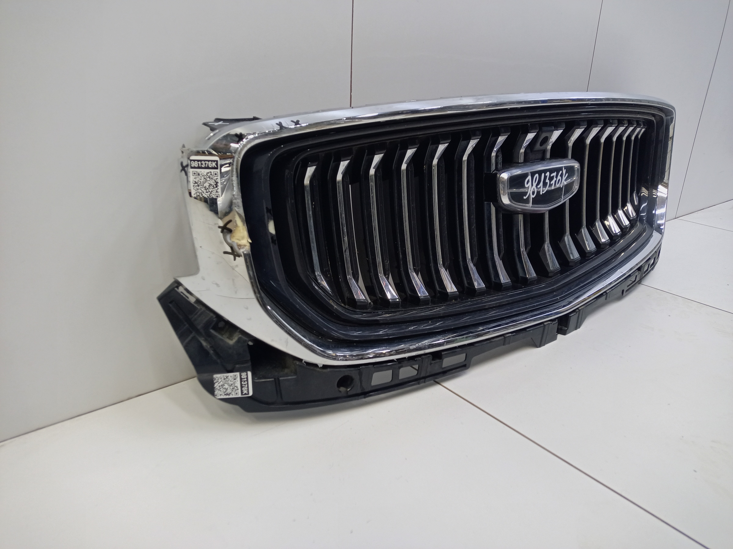 Решетка радиатора Geely Monjaro