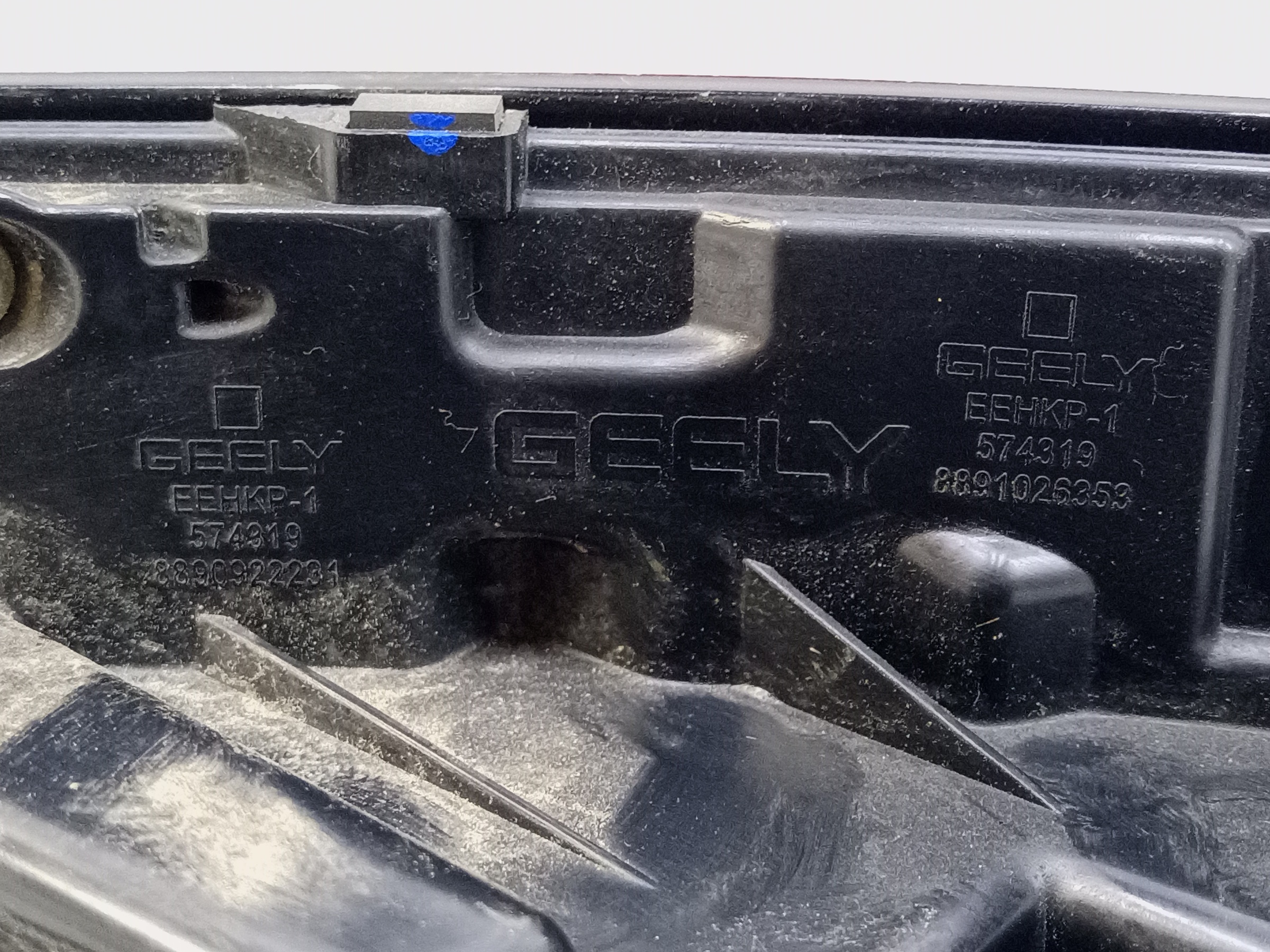 Фонарь задний левый наружный Geely Coolray LED