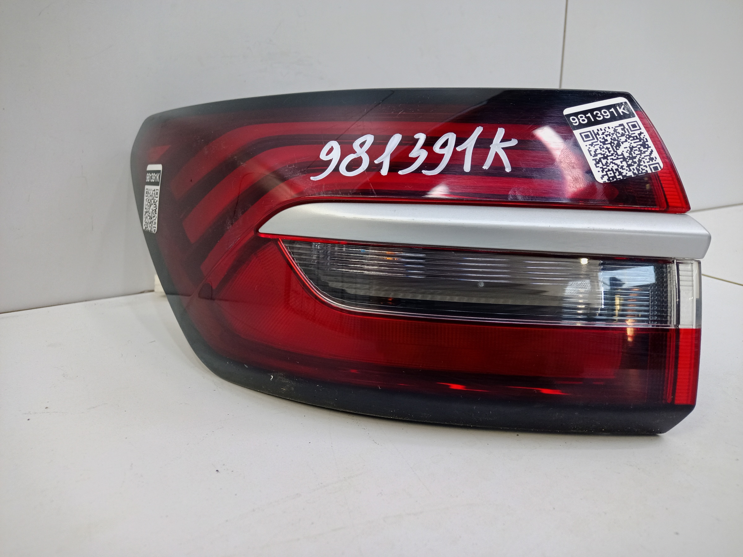 Фонарь задний левый наружный Geely Coolray LED