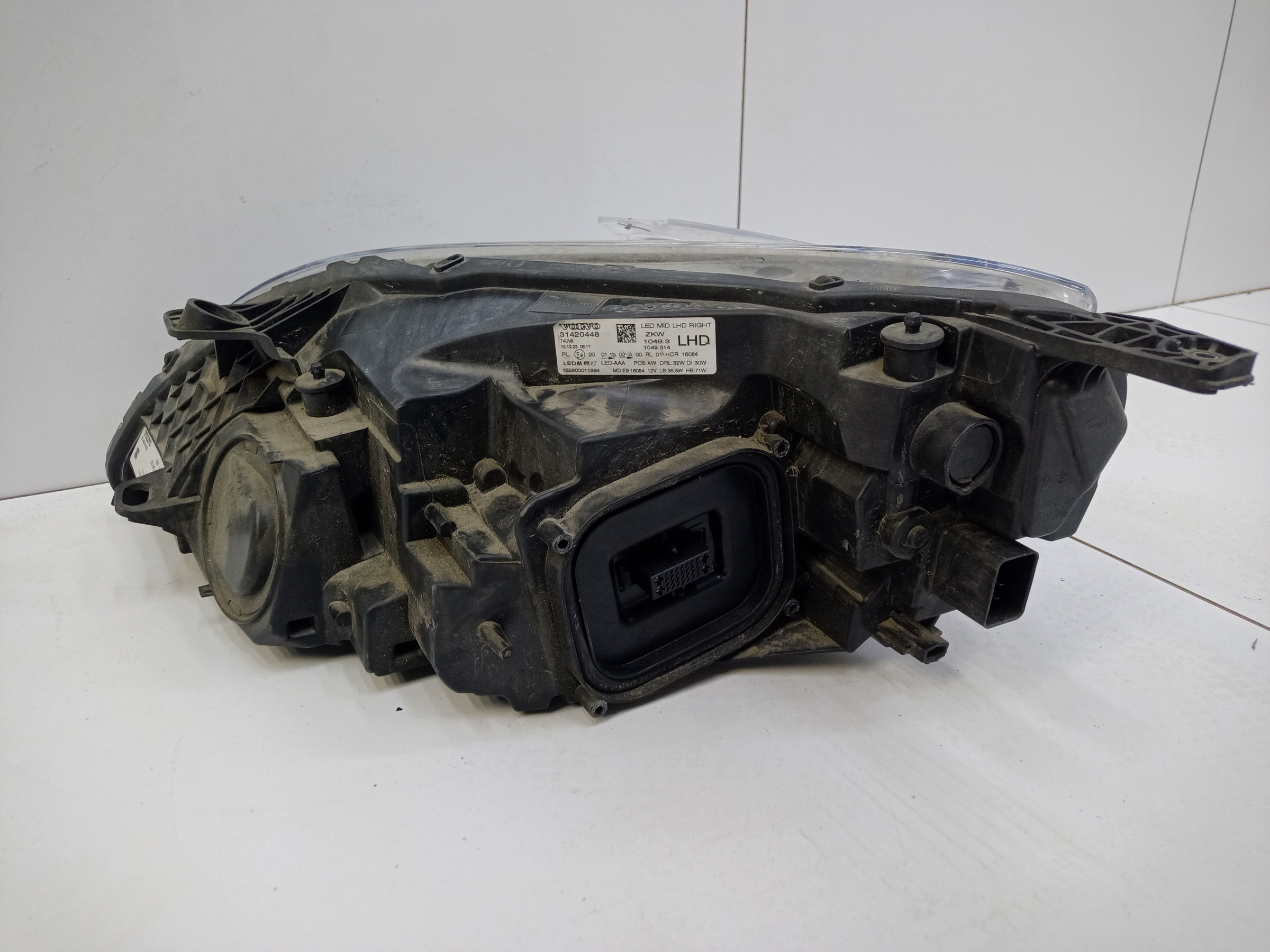 Фара передняя правая Volvo V40 Cross Country Restail FullLED