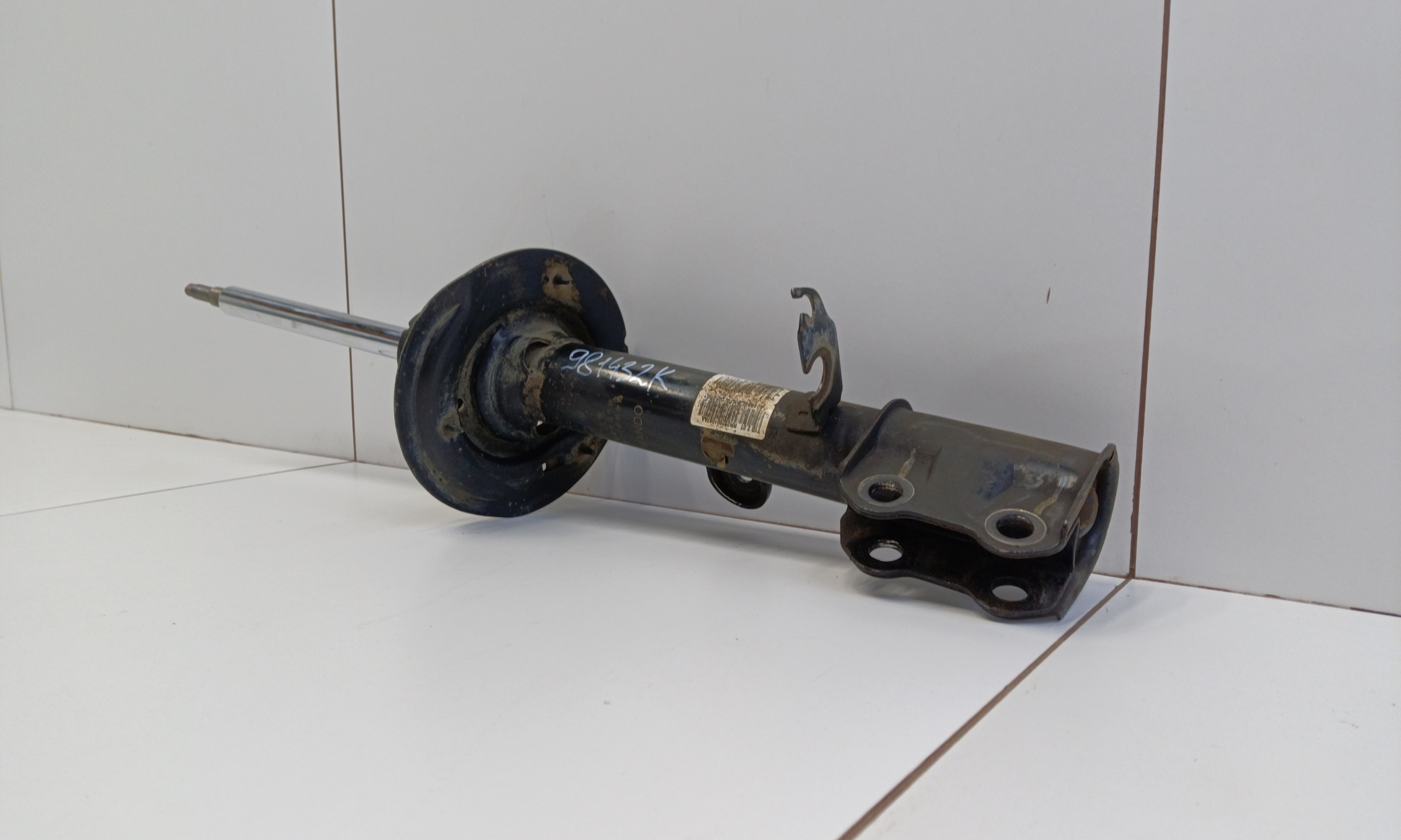 Амортизатор передней подвески правый Chery Tiggo 8 Pro Max