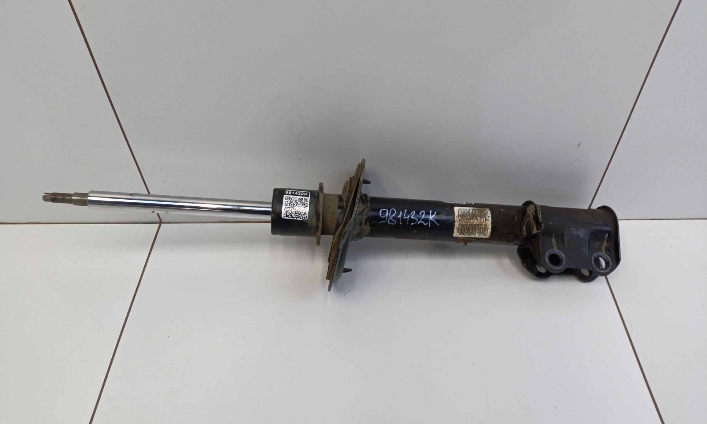 Амортизатор передней подвески правый Chery Tiggo 8 Pro Max