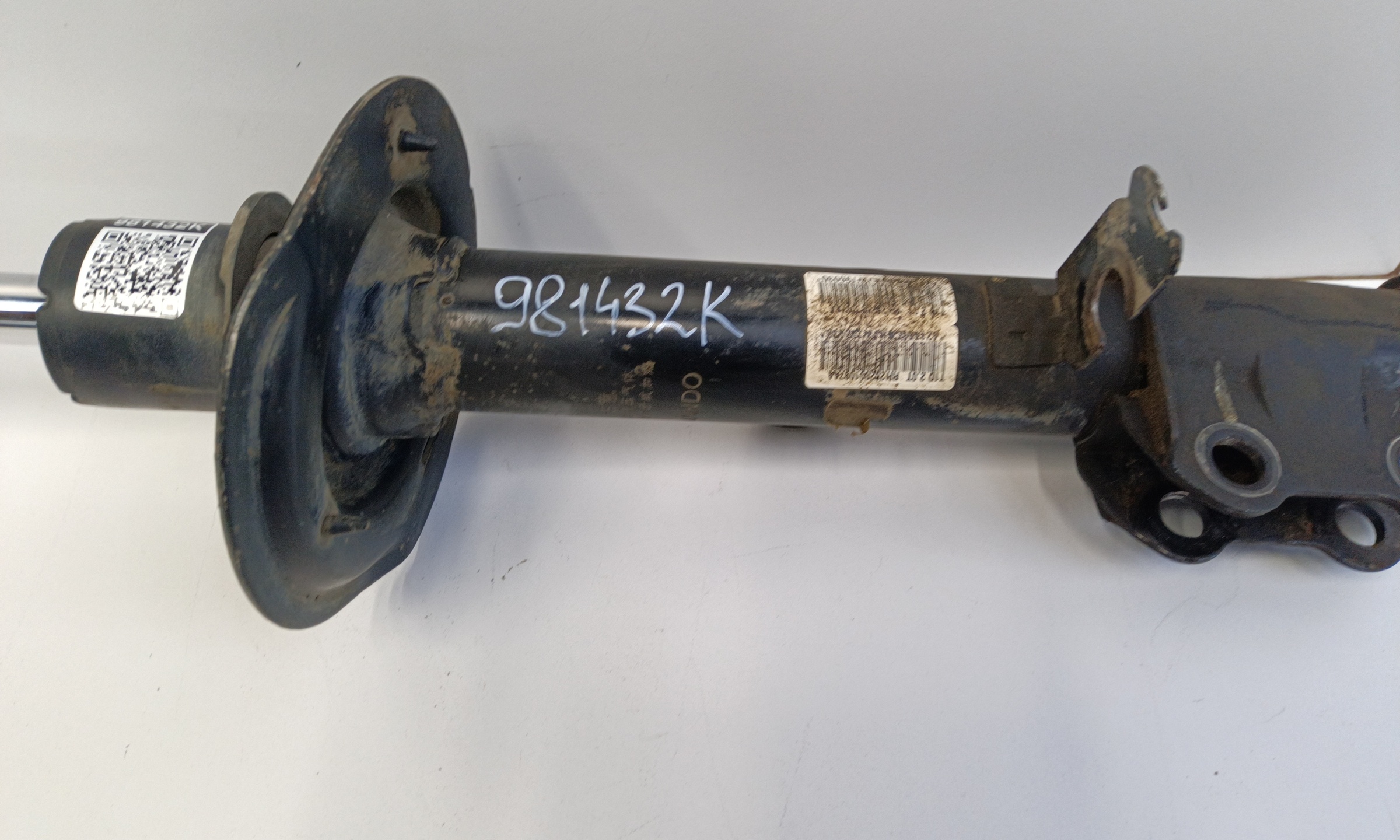 Амортизатор передней подвески правый Chery Tiggo 8 Pro Max