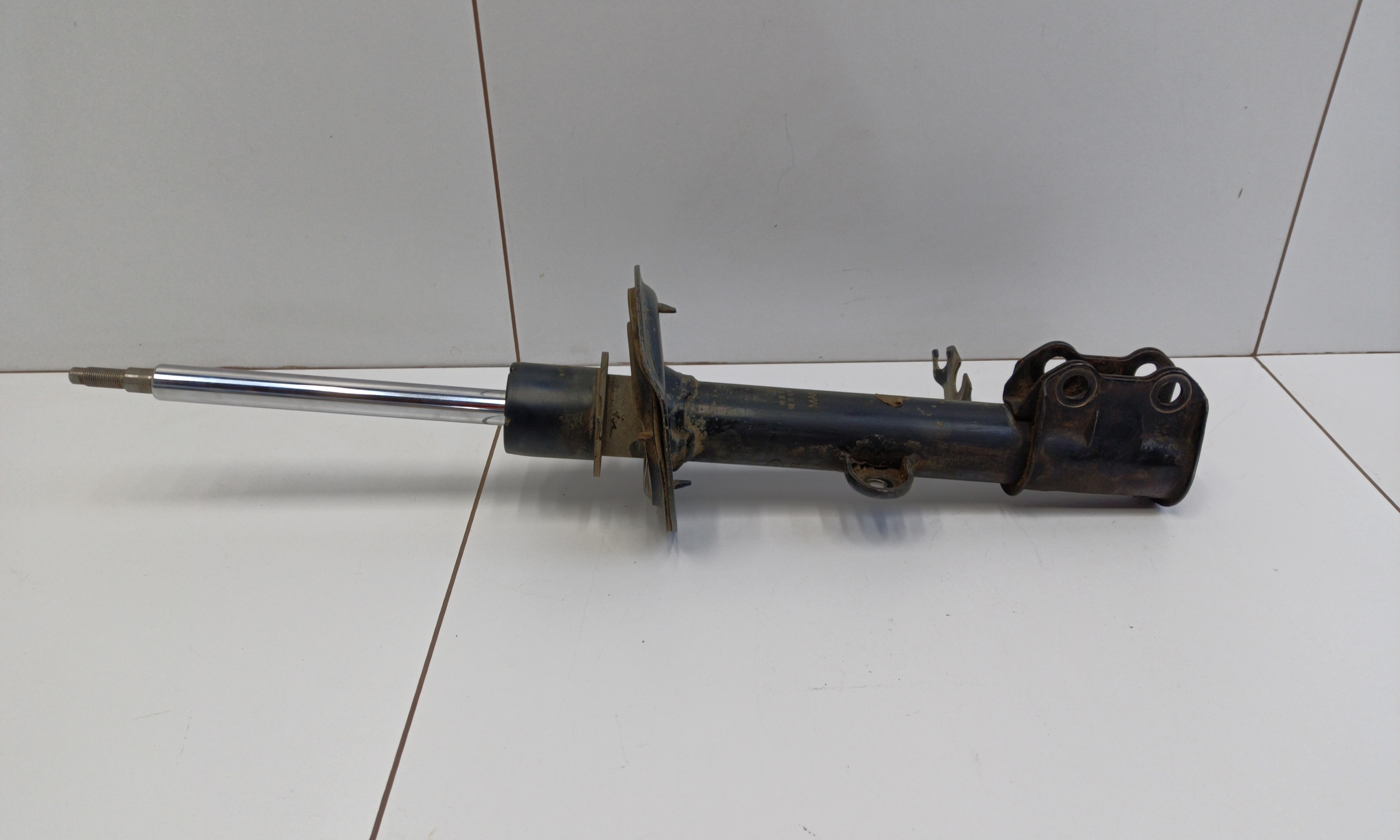 Амортизатор передней подвески правый Chery Tiggo 8 Pro Max